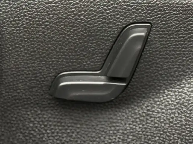 Mercedes-Benz C-Class view 17