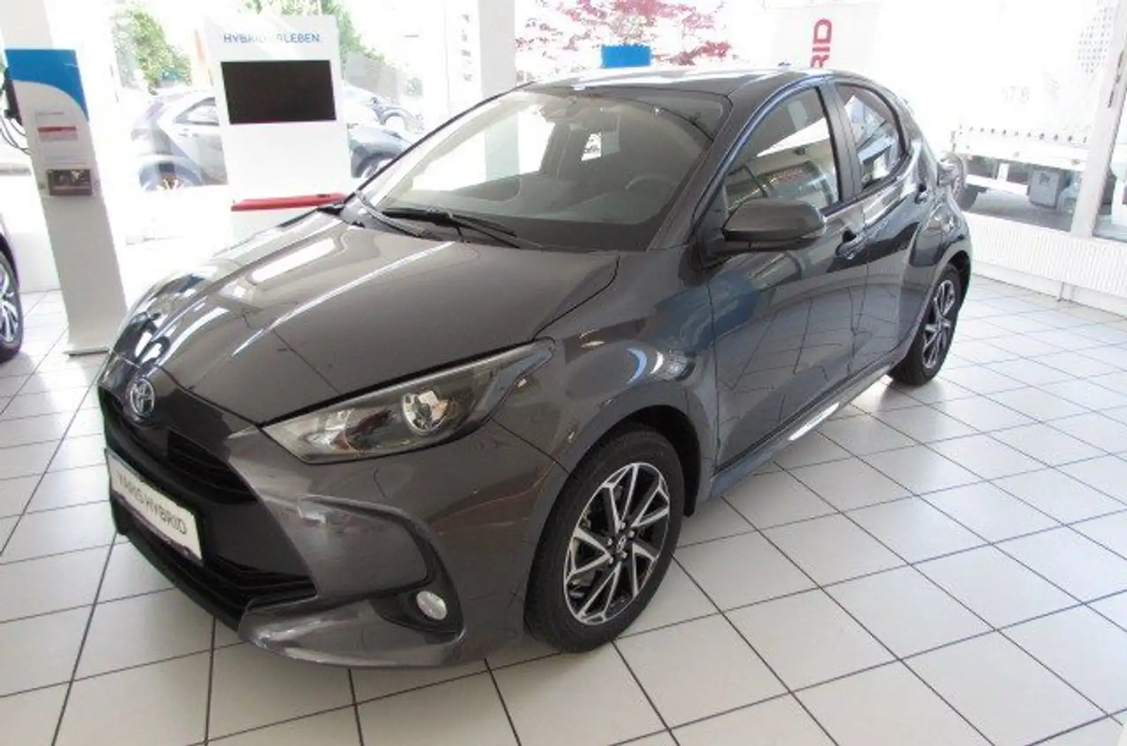 Toyota Yaris 1,5 Hybrid Active Drive Modell 2024! Gris - 1