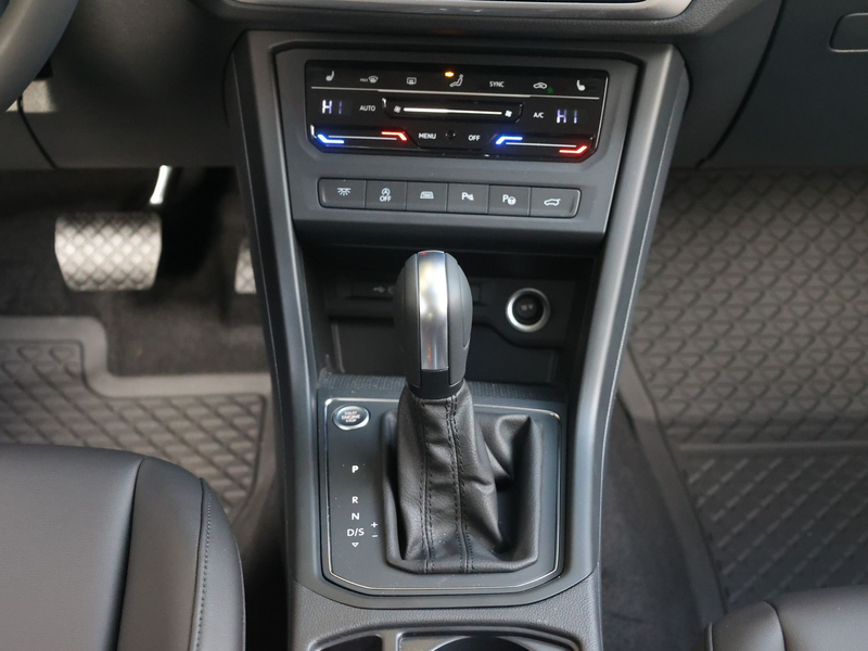 Volkswagen Touran 2.0TDI +TAXI+7-SITZER+4SEASON+3,99 Navi — photo 13