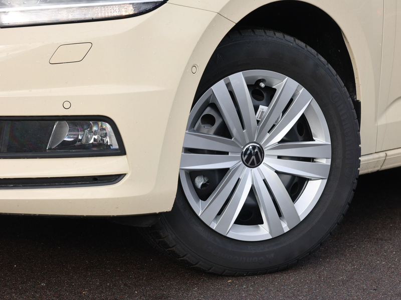 Volkswagen Touran 2.0TDI +TAXI+7-SITZER+4SEASON+3,99 Navi — photo 6