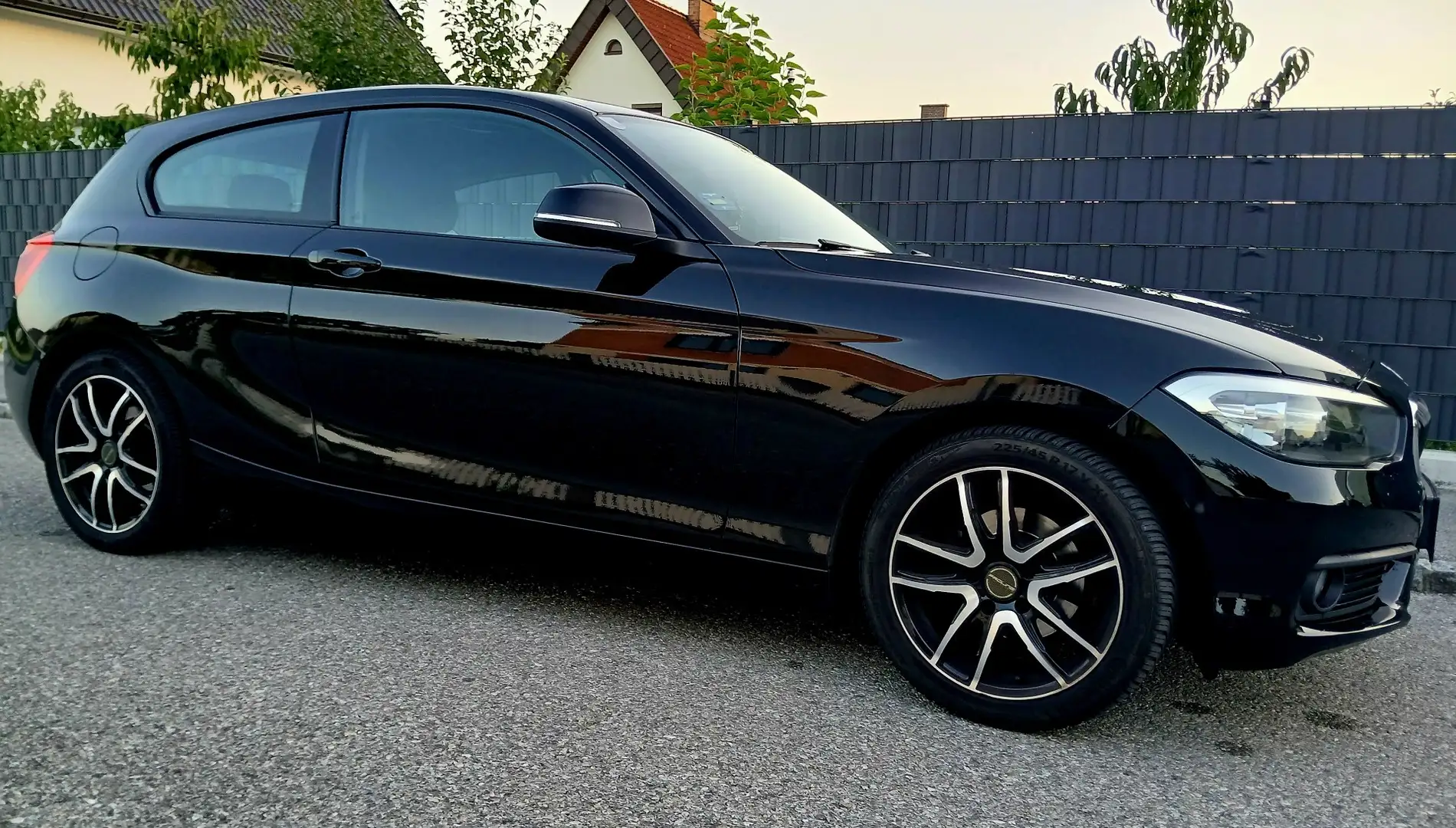 BMW 116 116d Advantage F21 Fekete - 2