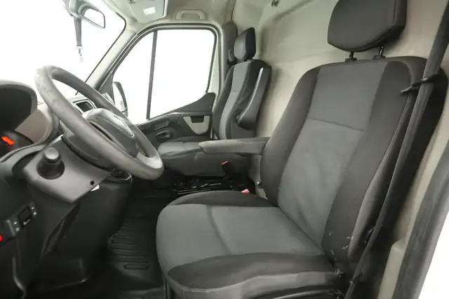 Renault Master view 9