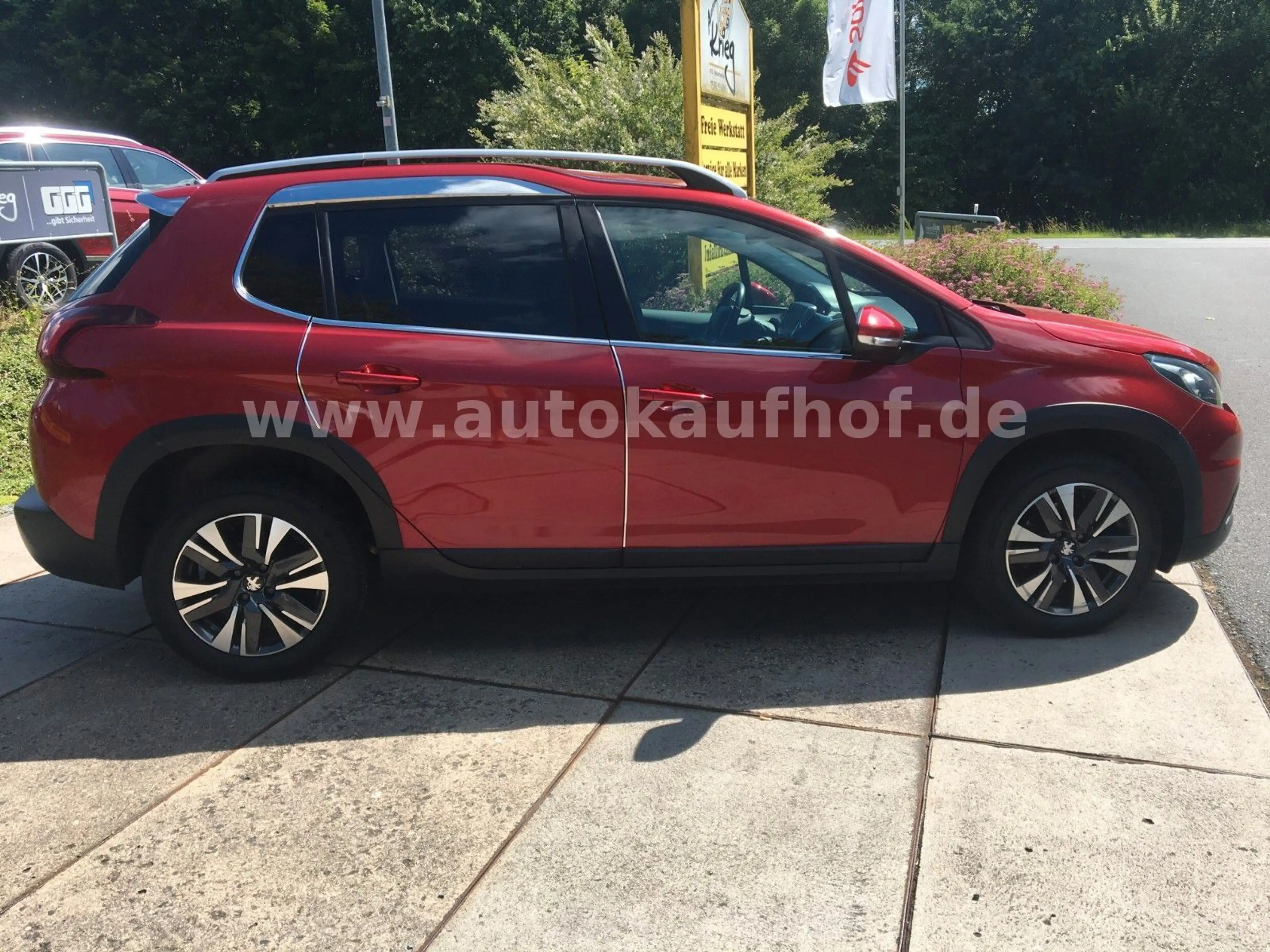 Peugeot 2008 1.2 Allure Automatik *1.Hand* — photo 7