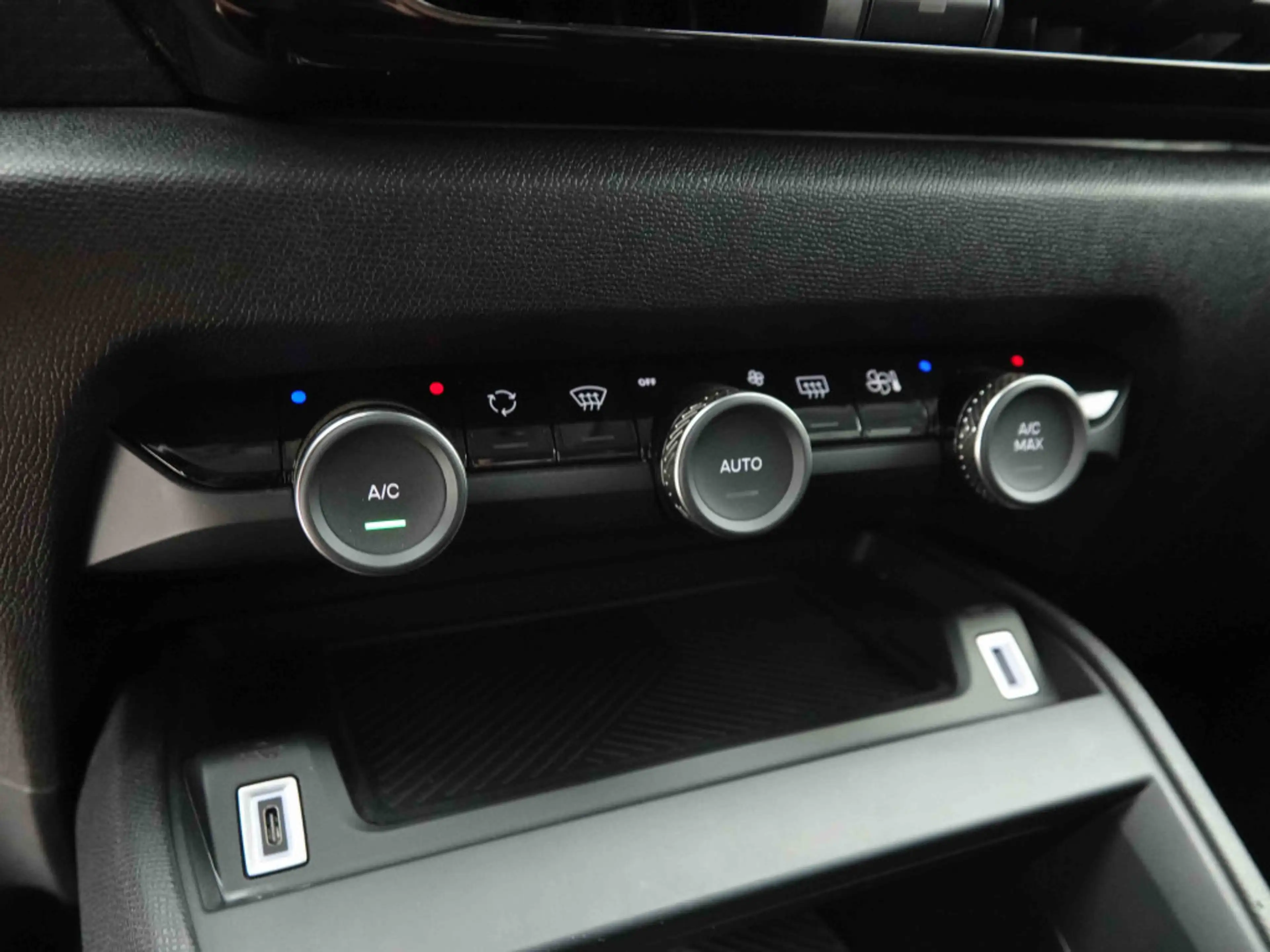 Citroen C4 X 1.2 T 130 AUT MAX | Leather | GPS | Camera | Alu18 — photo 13