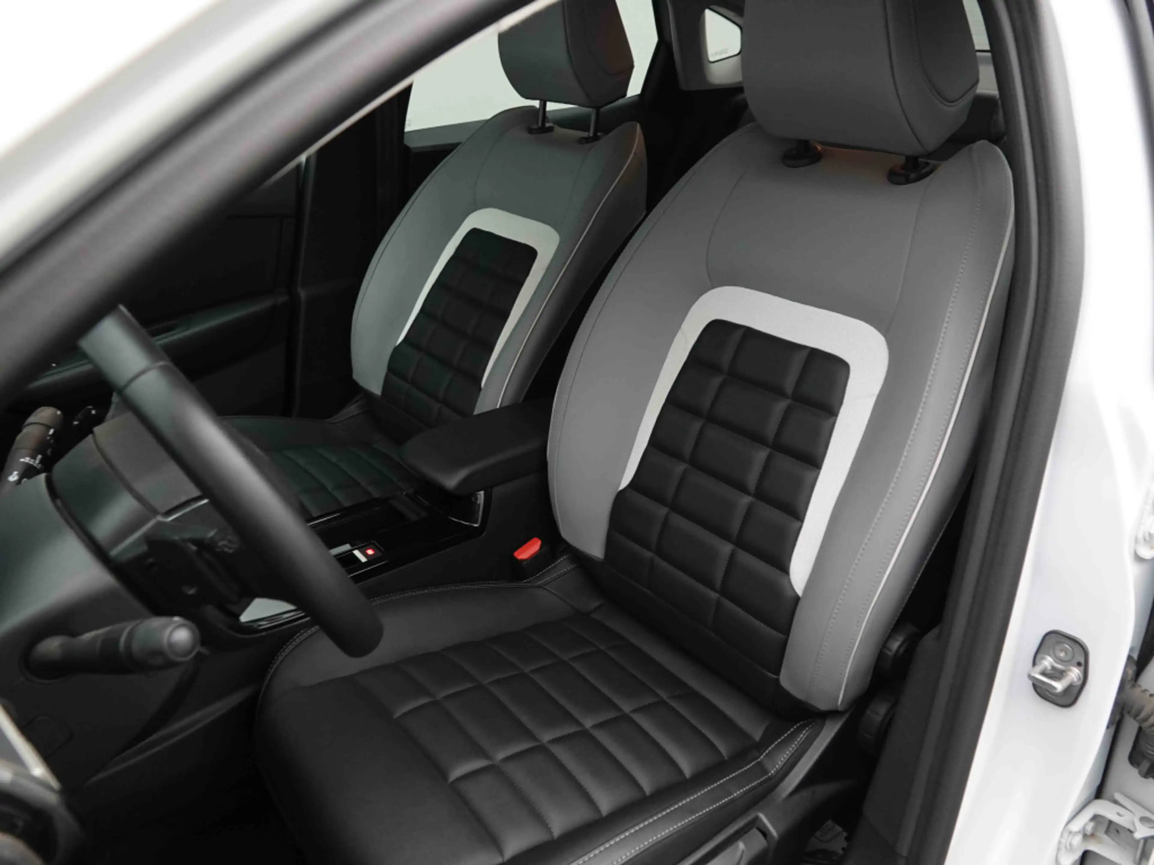Citroen C4 X 1.2 T 130 AUT MAX | Leather | GPS | Camera | Alu18 — photo 7