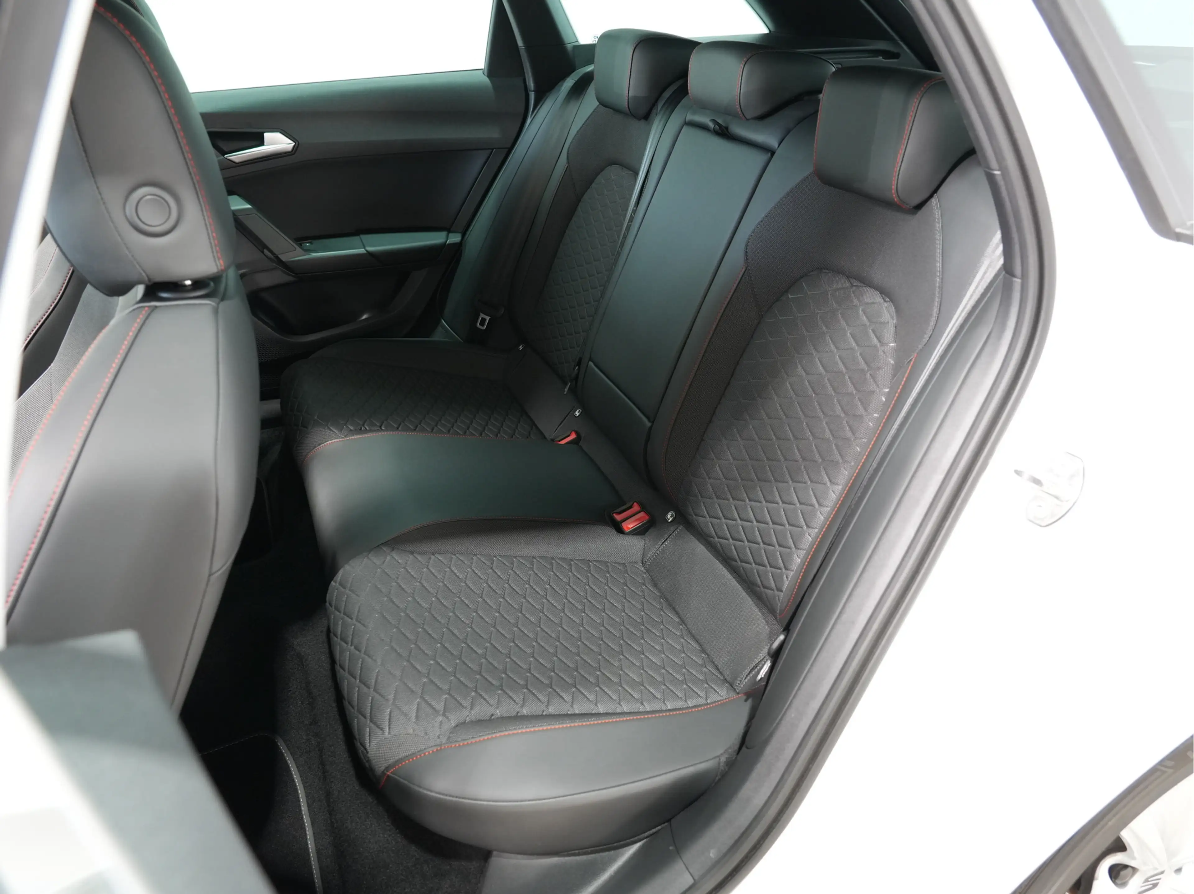 SEAT Leon e-Hybrid Sportstourer 1.4 TSI eHybrid PHEV FR Business Inte — photo 13