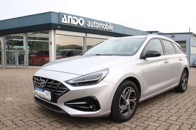 Imagine Hyundai i30 cw 1.6 Intro Edition LED/Navi/CarPlay/Kamera