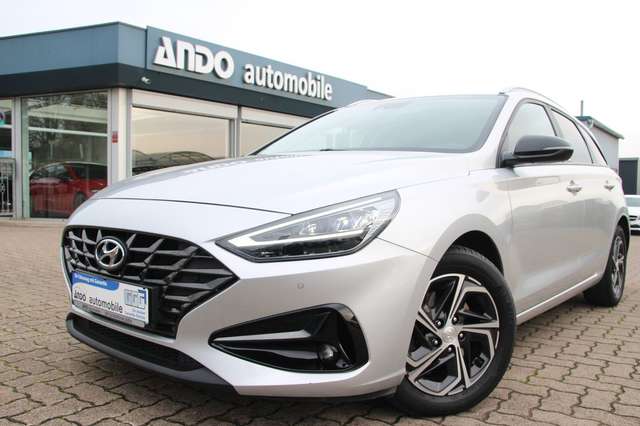 Hyundai i30 cw 1.6 Intro Edition LED/Navi/CarPlay/Kamera