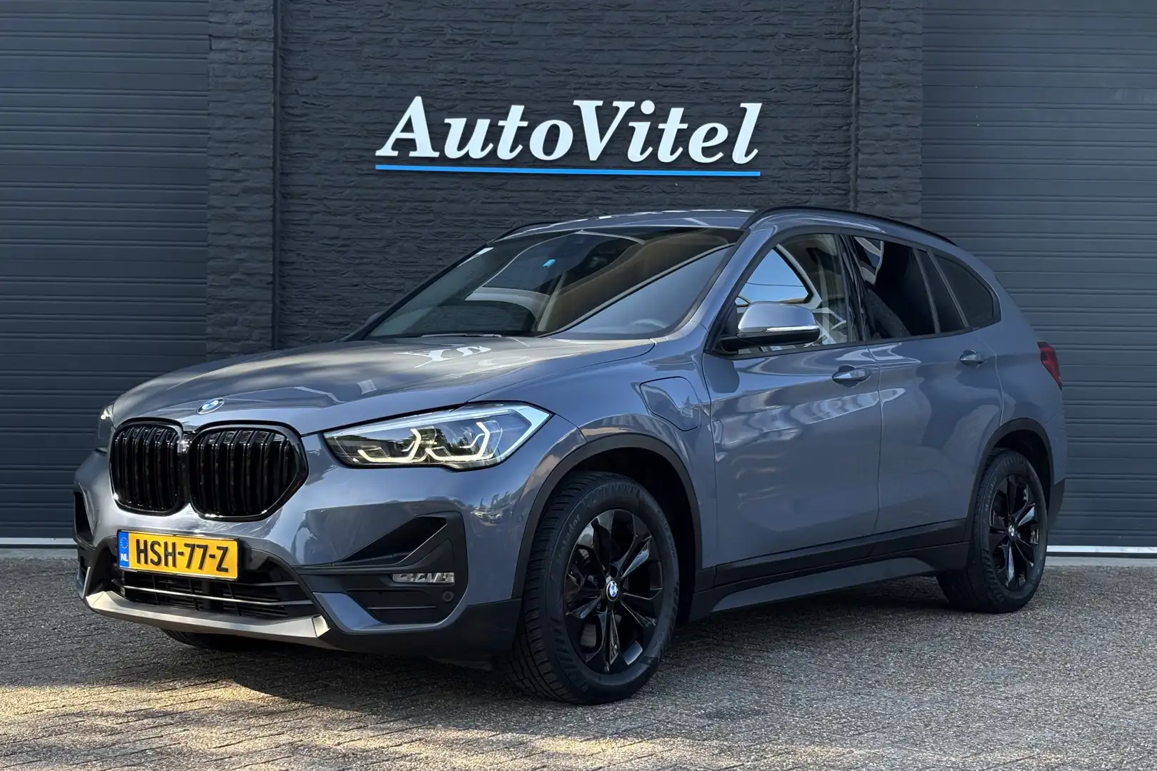 BMW X1 xDrive25e | Leder | LED | Navi | Apple Carplay | P Grijs - 1