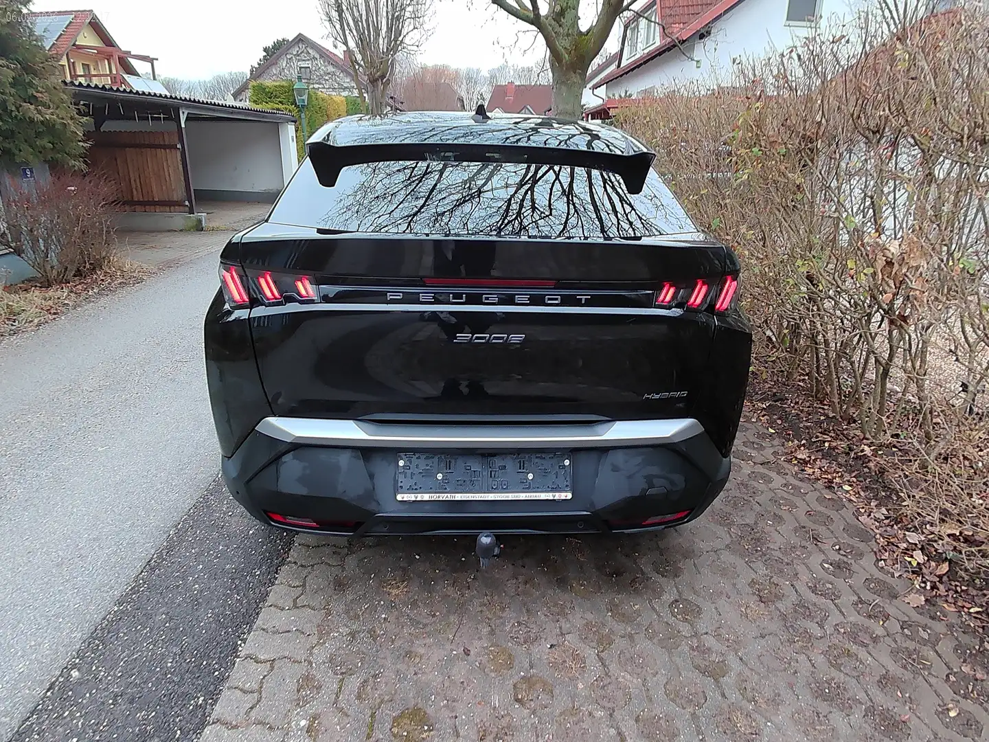 Peugeot 3008 3008 Hybrid 136 E-DCS6 Allure Aut. Allure Schwarz - 2