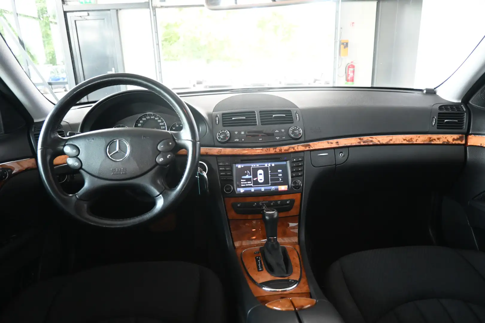 Mercedes-Benz E 200 K. Elegance Automaat Clima Cruise Control Goed Ond Grijs - 2