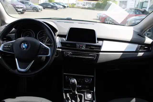 BMW 2 Series view 10