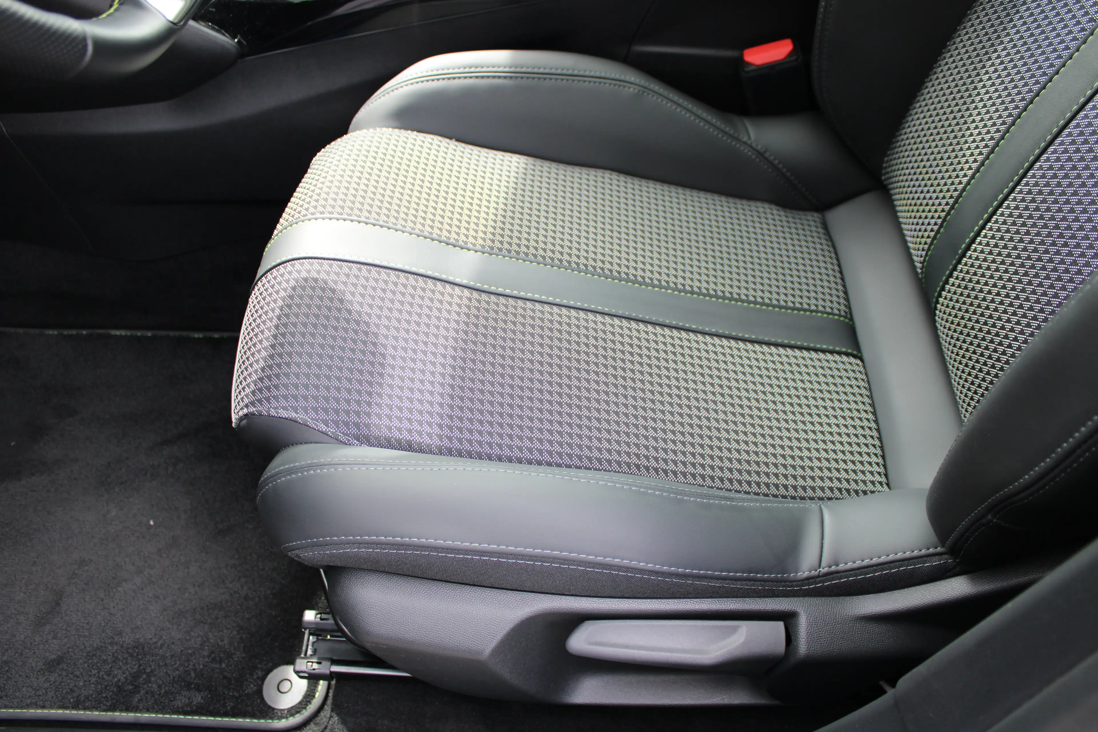 Peugeot 208 1.2 PureTech 130pk GT | Automaat | Navigatie | Cam — photo 20