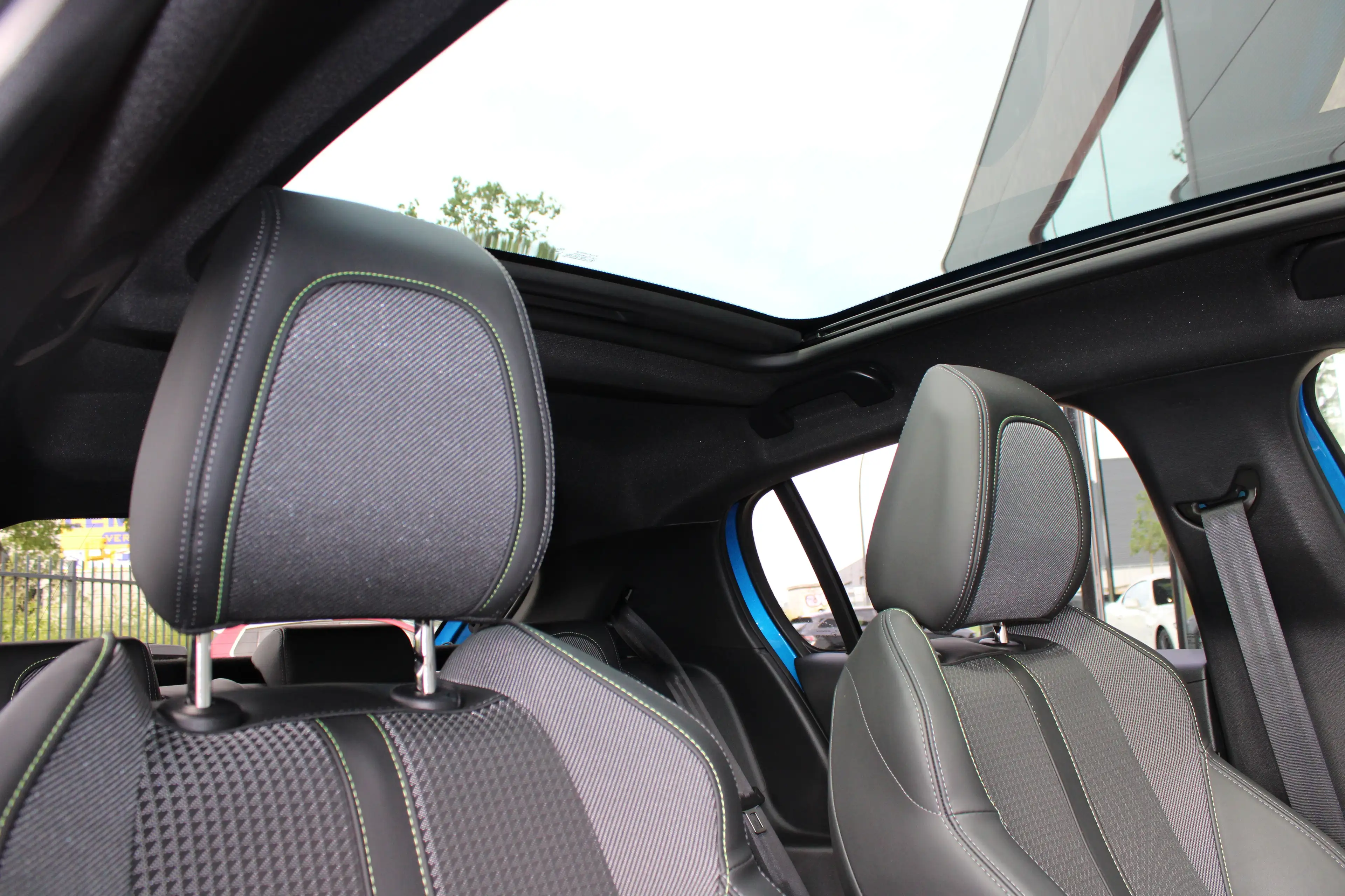 Peugeot 208 1.2 PureTech 130pk GT | Automaat | Navigatie | Cam — photo 4