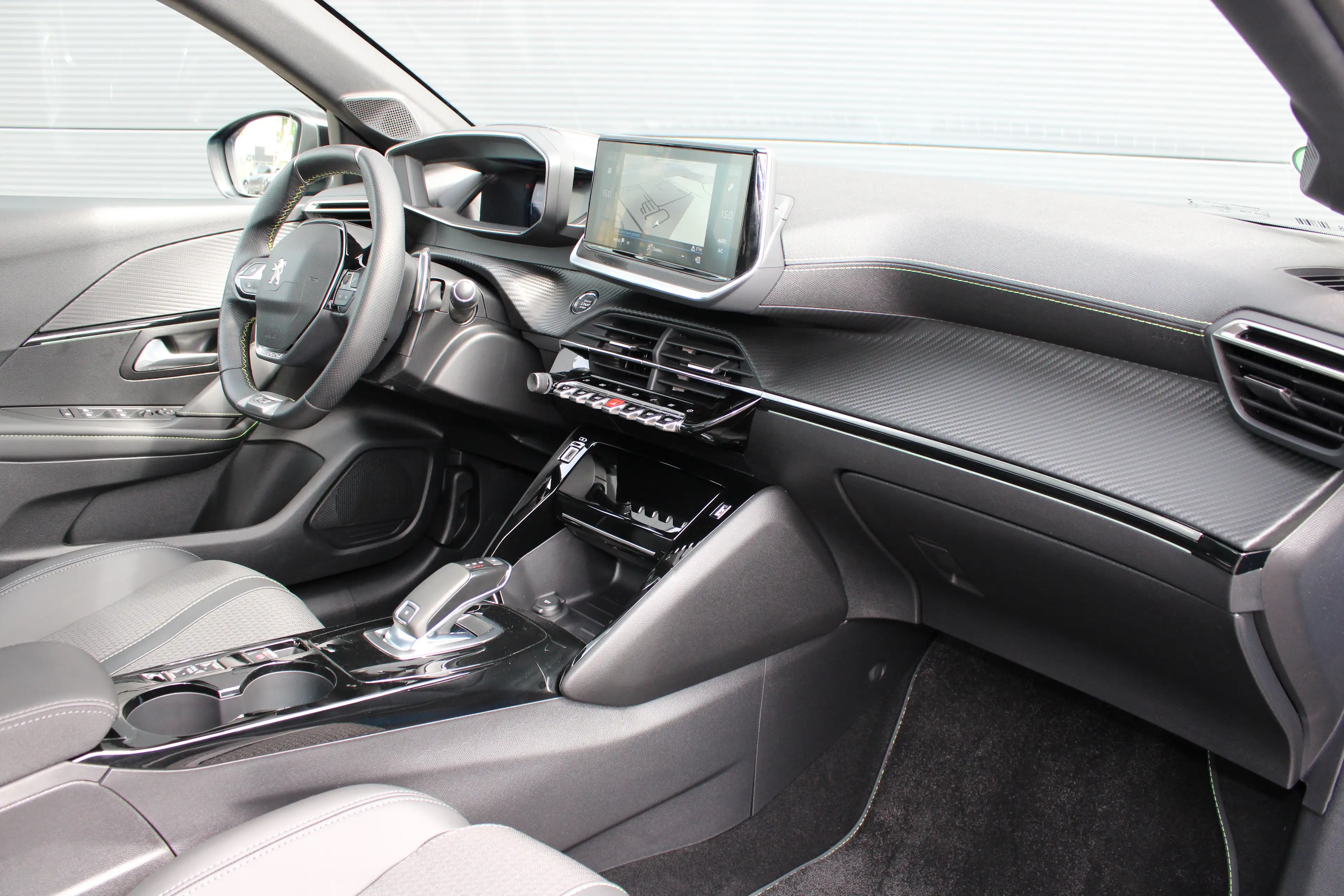 Peugeot 208 1.2 PureTech 130pk GT | Automaat | Navigatie | Cam — photo 3