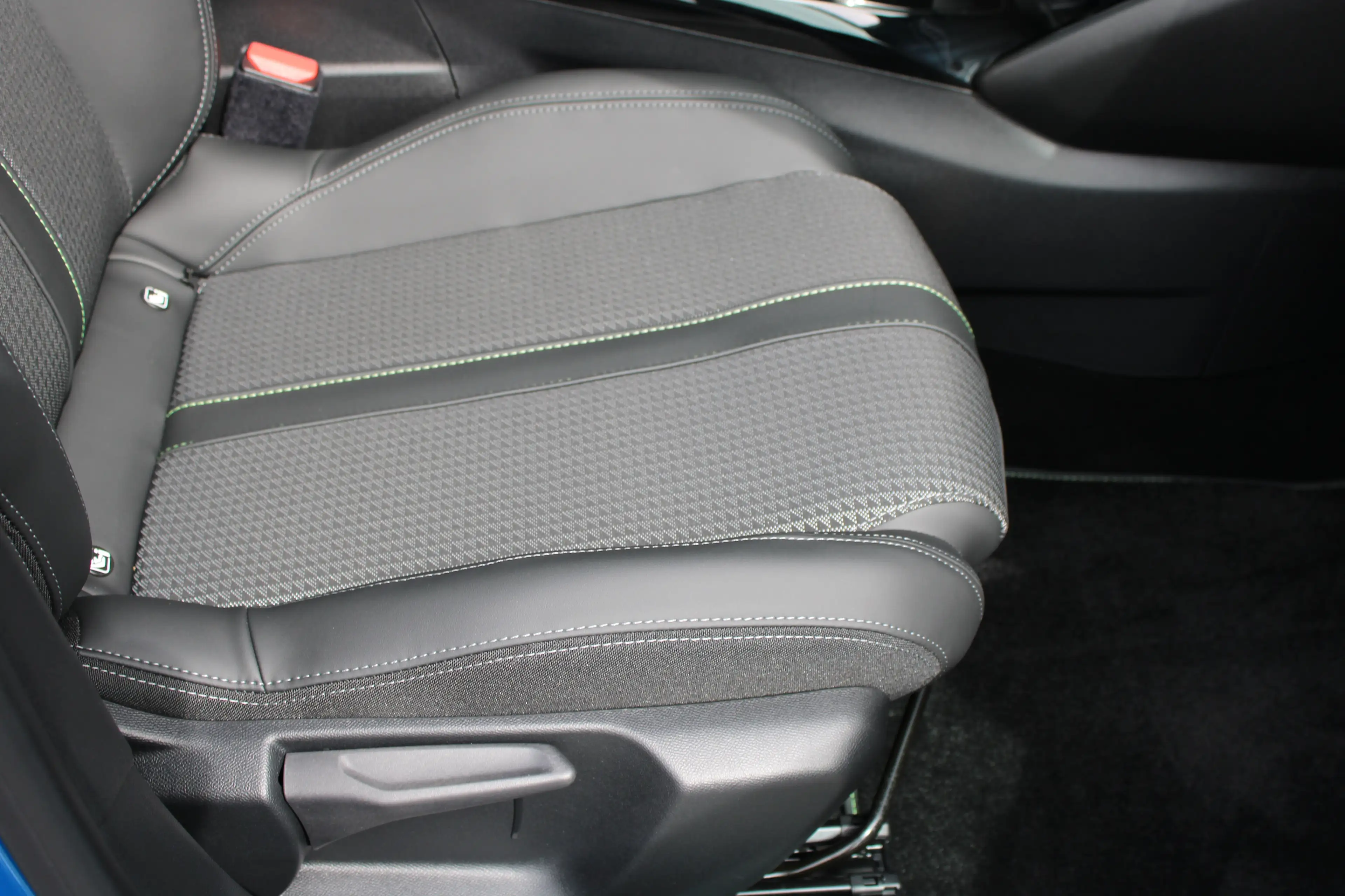Peugeot 208 1.2 PureTech 130pk GT | Automaat | Navigatie | Cam — photo 5