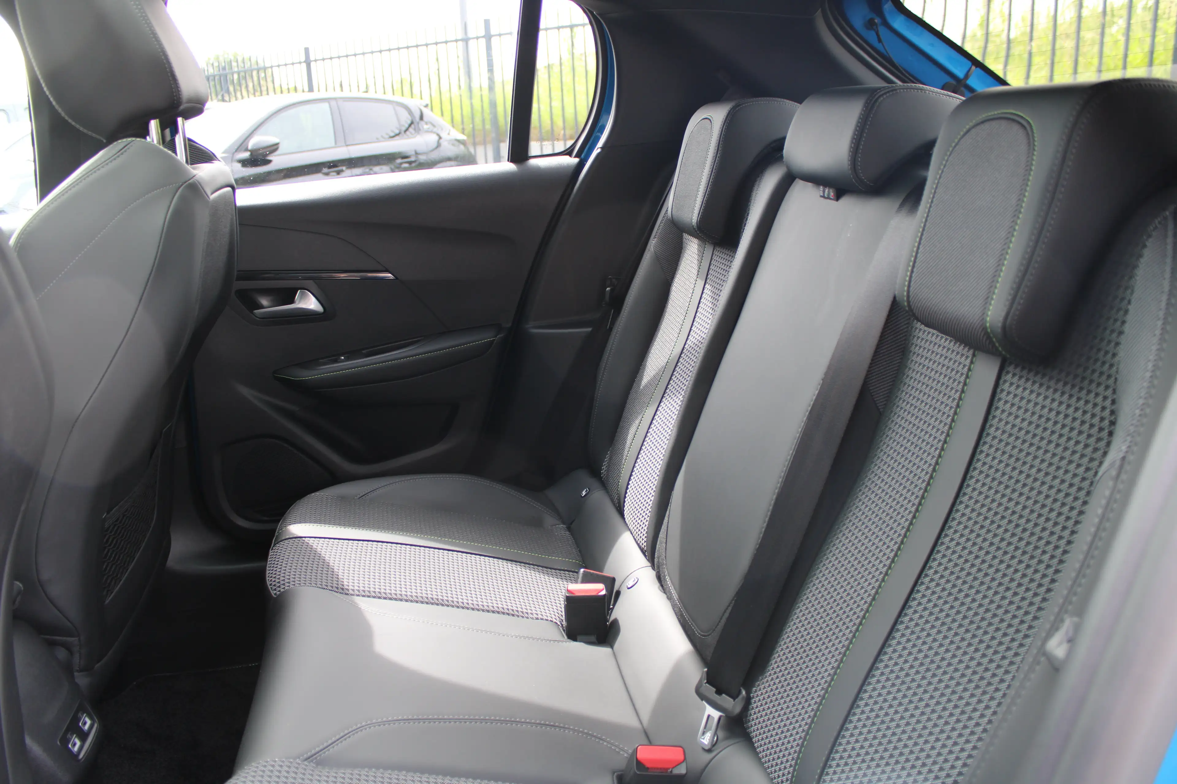 Peugeot 208 1.2 PureTech 130pk GT | Automaat | Navigatie | Cam — photo 13