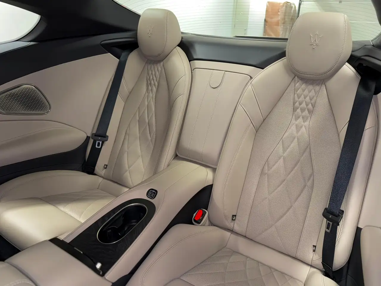 Maserati GranTurismo 2023 — фото 12