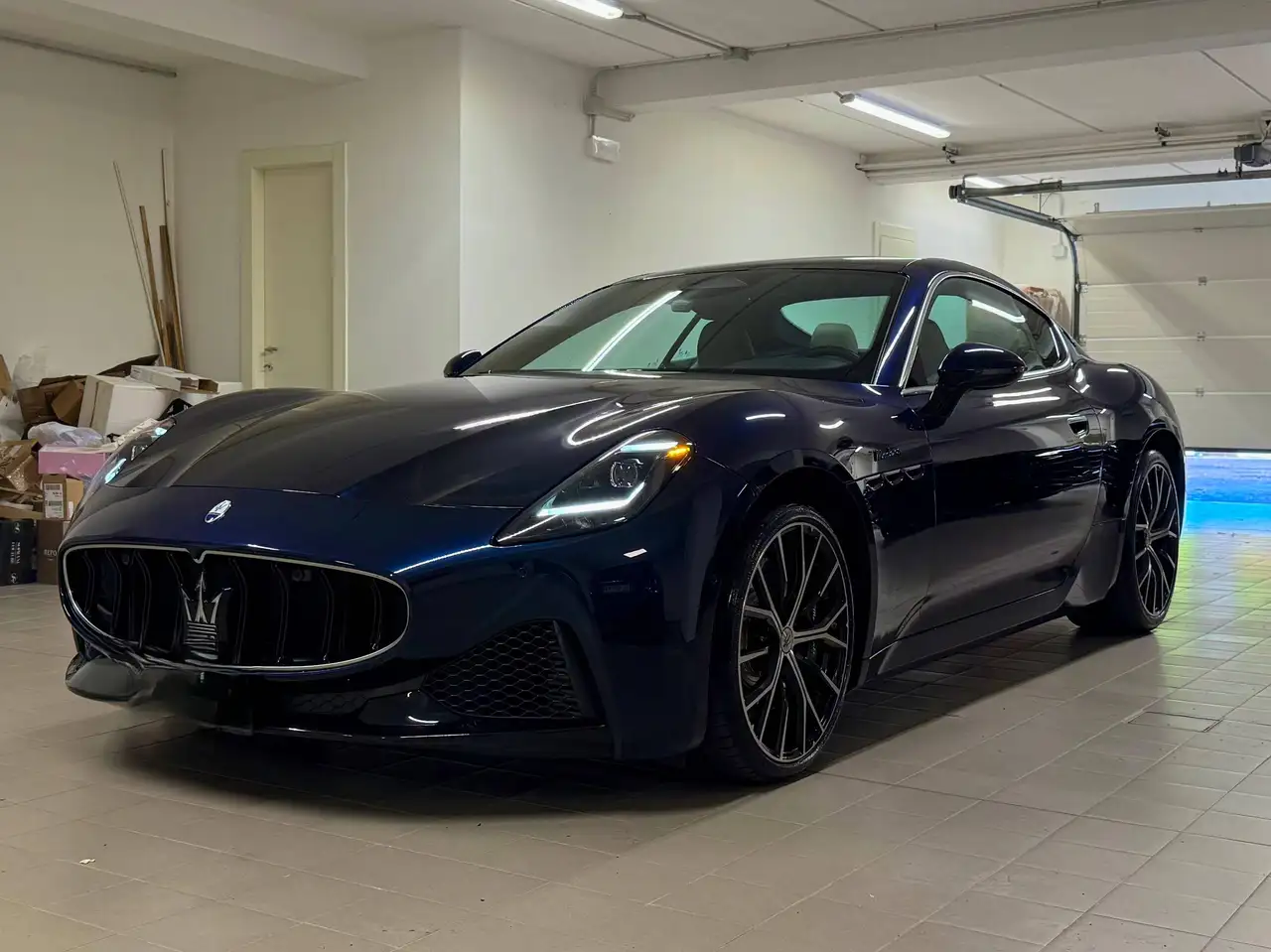 Maserati GranTurismo 2023 — фото 6