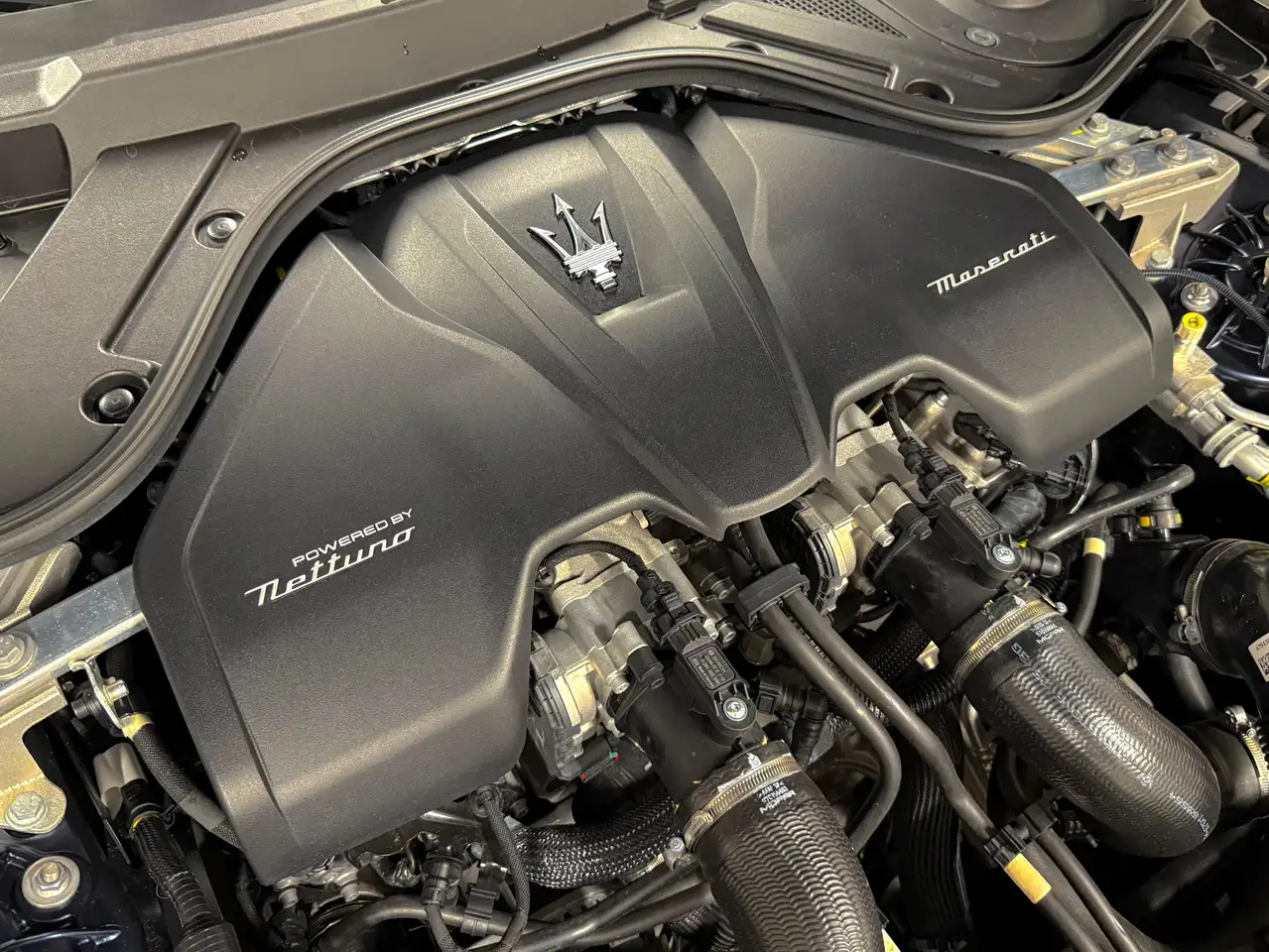 Maserati GranTurismo 2023 — фото 14