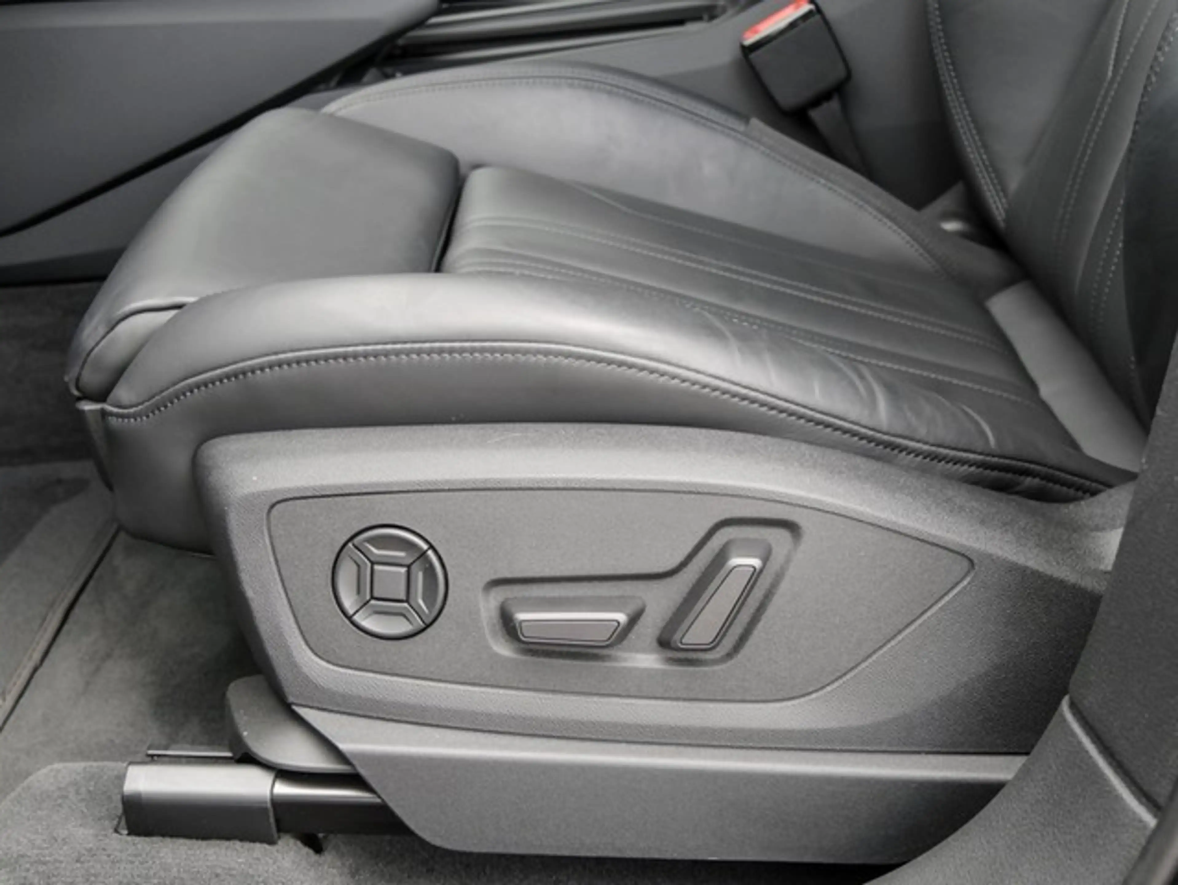 Audi e-tron 55 quattro advanced PANO 360CAM LM20 NAVI+ — photo 14
