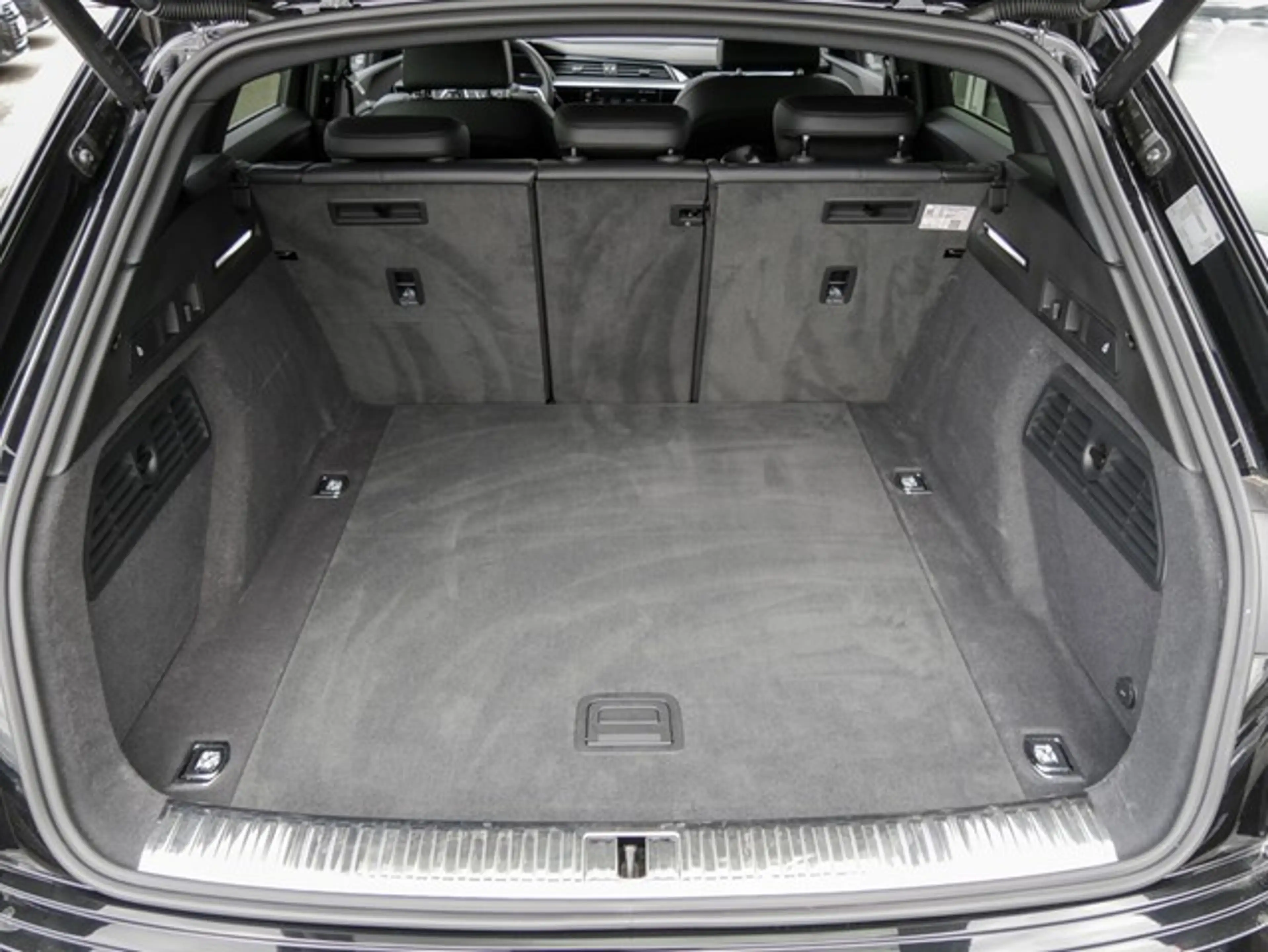 Audi e-tron 55 quattro advanced PANO 360CAM LM20 NAVI+ — photo 10