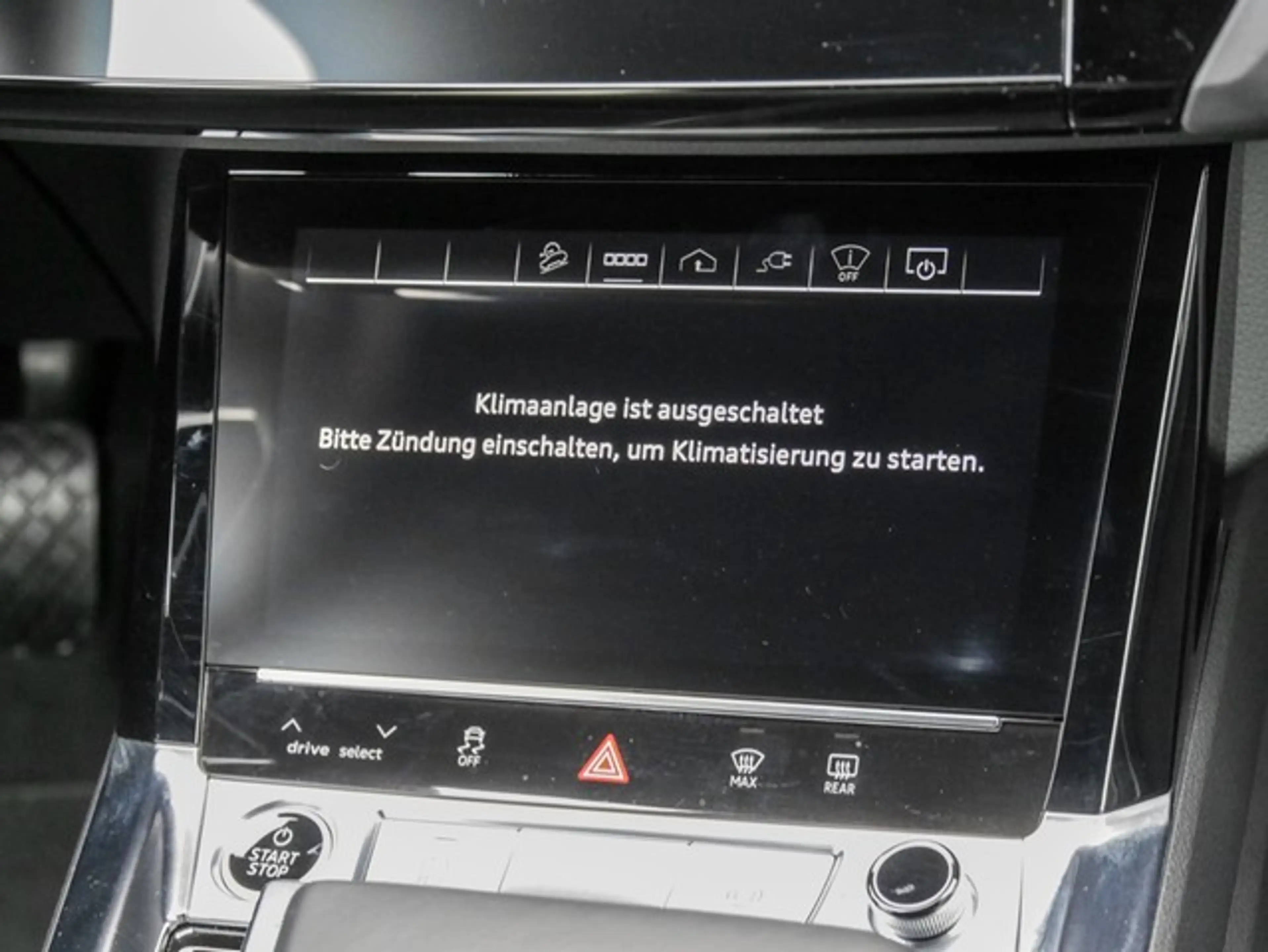 Audi e-tron 55 quattro advanced PANO 360CAM LM20 NAVI+ — photo 9