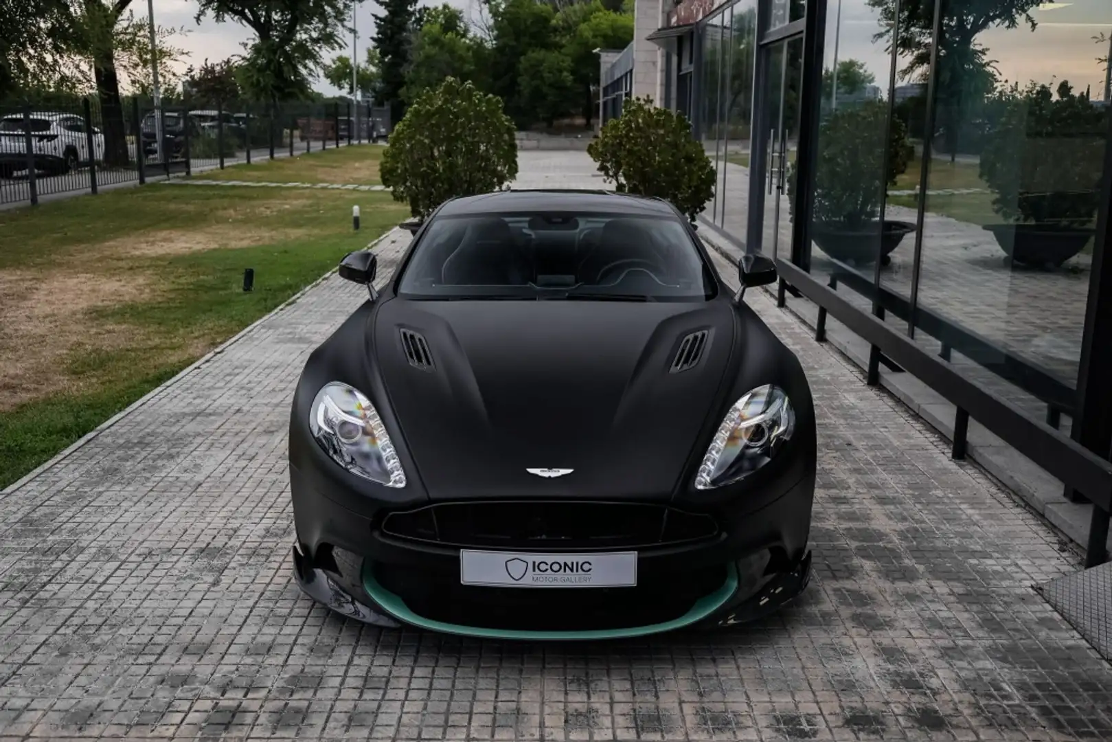 Aston Martin Vanquish Czarny - 2
