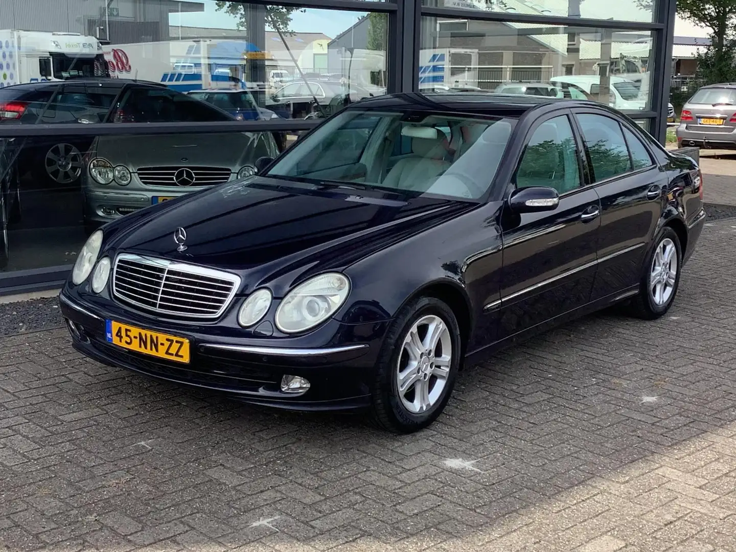 Mercedes-Benz E 240 Avantgarde automaat, zeer net, incl nwe apk en ond Bleu - 2
