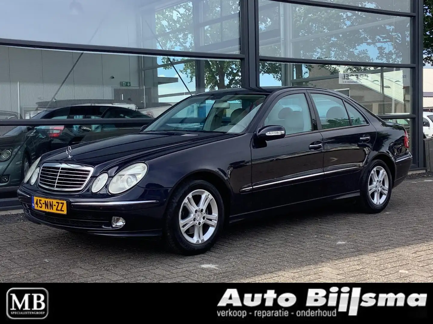 Mercedes-Benz E 240 Avantgarde automaat, zeer net, incl nwe apk en ond Bleu - 1