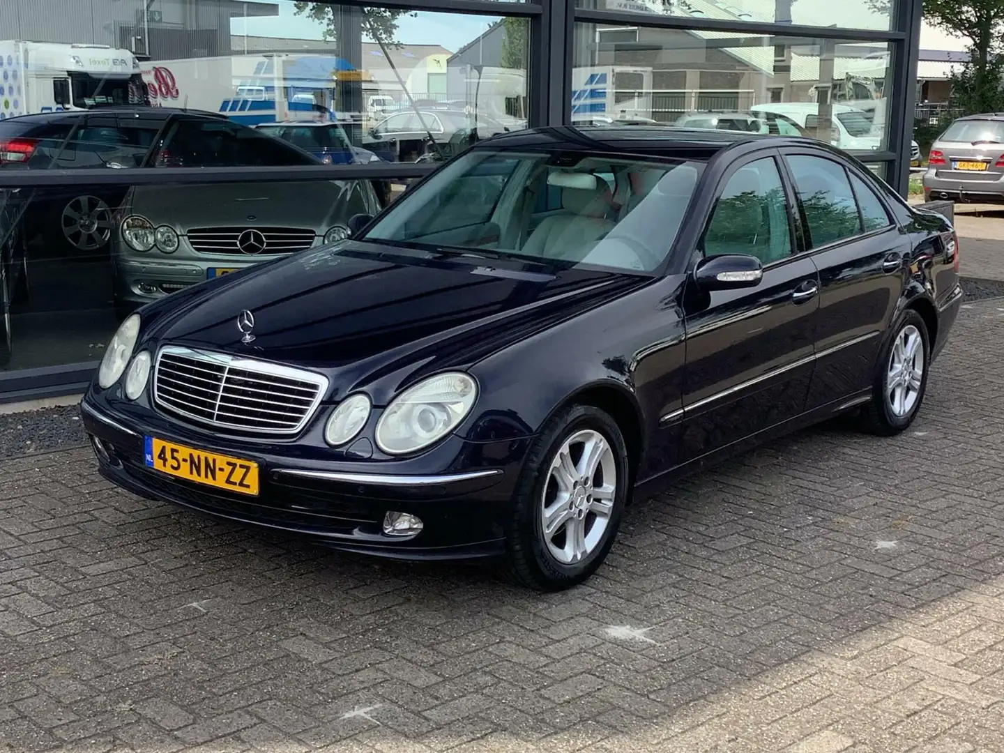 Mercedes-Benz E 240 Avantgarde automaat, zeer net, incl nwe apk en ond Blauw - 2