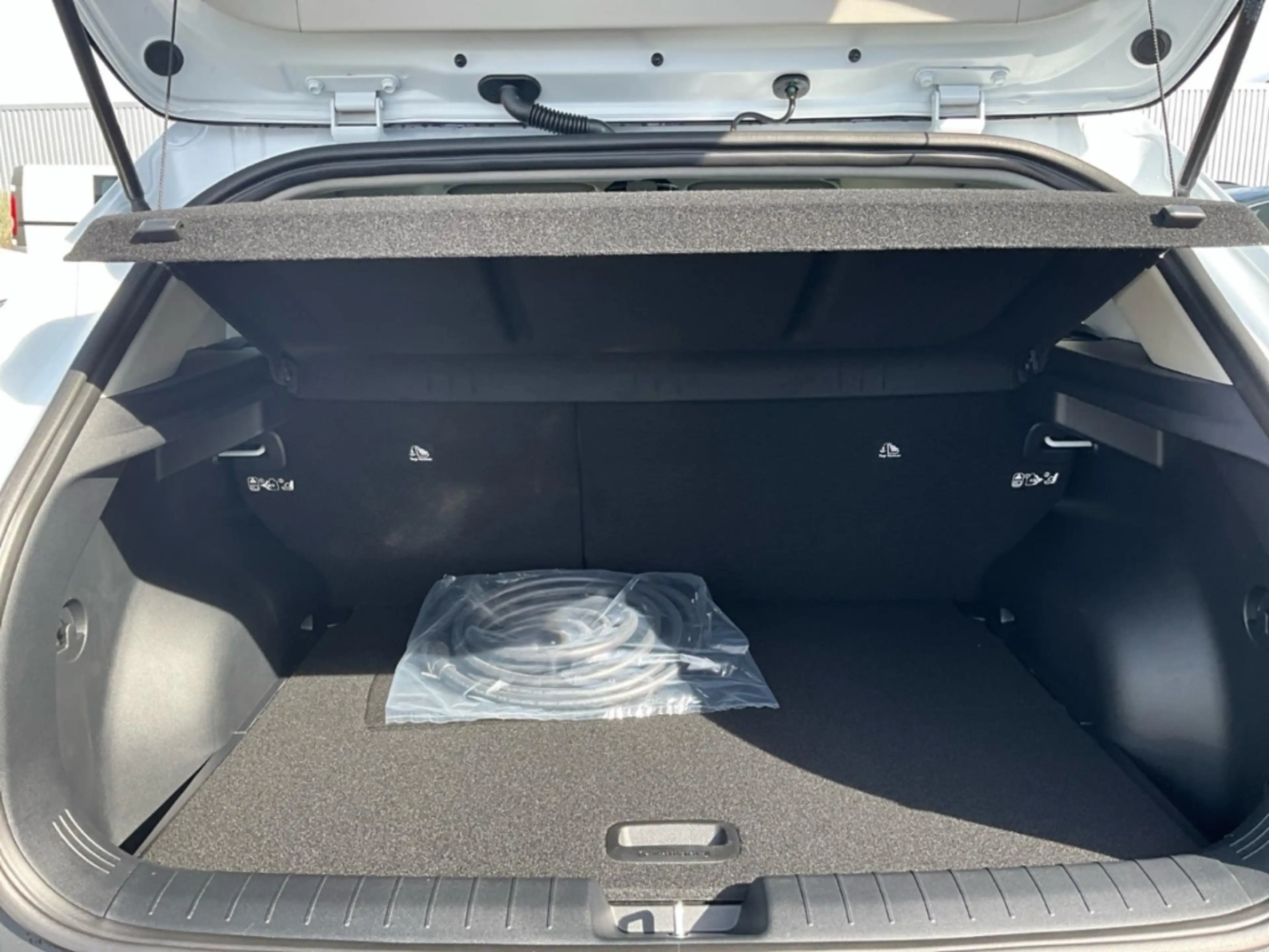 Kia EV4 150 kW Air P1 Wärmepumpe Navi LED ACC Apple CarPla — photo 12