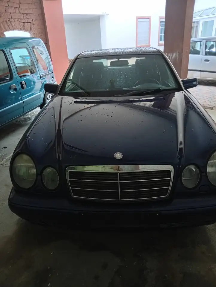 Mercedes-Benz E 280 4-Matic Classic, foto 3