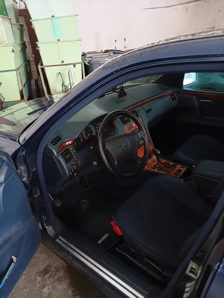 Mercedes-Benz E 280 4-Matic Classic, foto 4