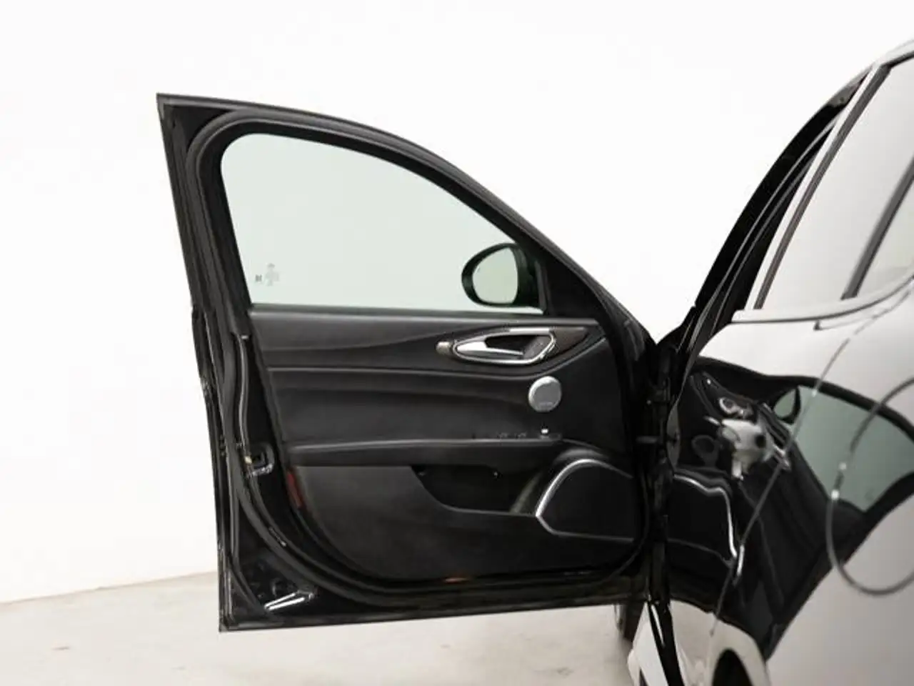 Alfa Romeo Giulia снимка Alfa Romeo Giulia