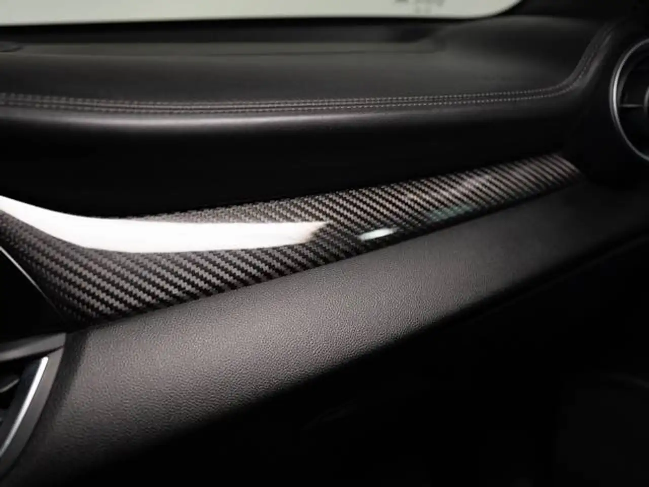 Alfa Romeo Giulia снимка Alfa Romeo Giulia