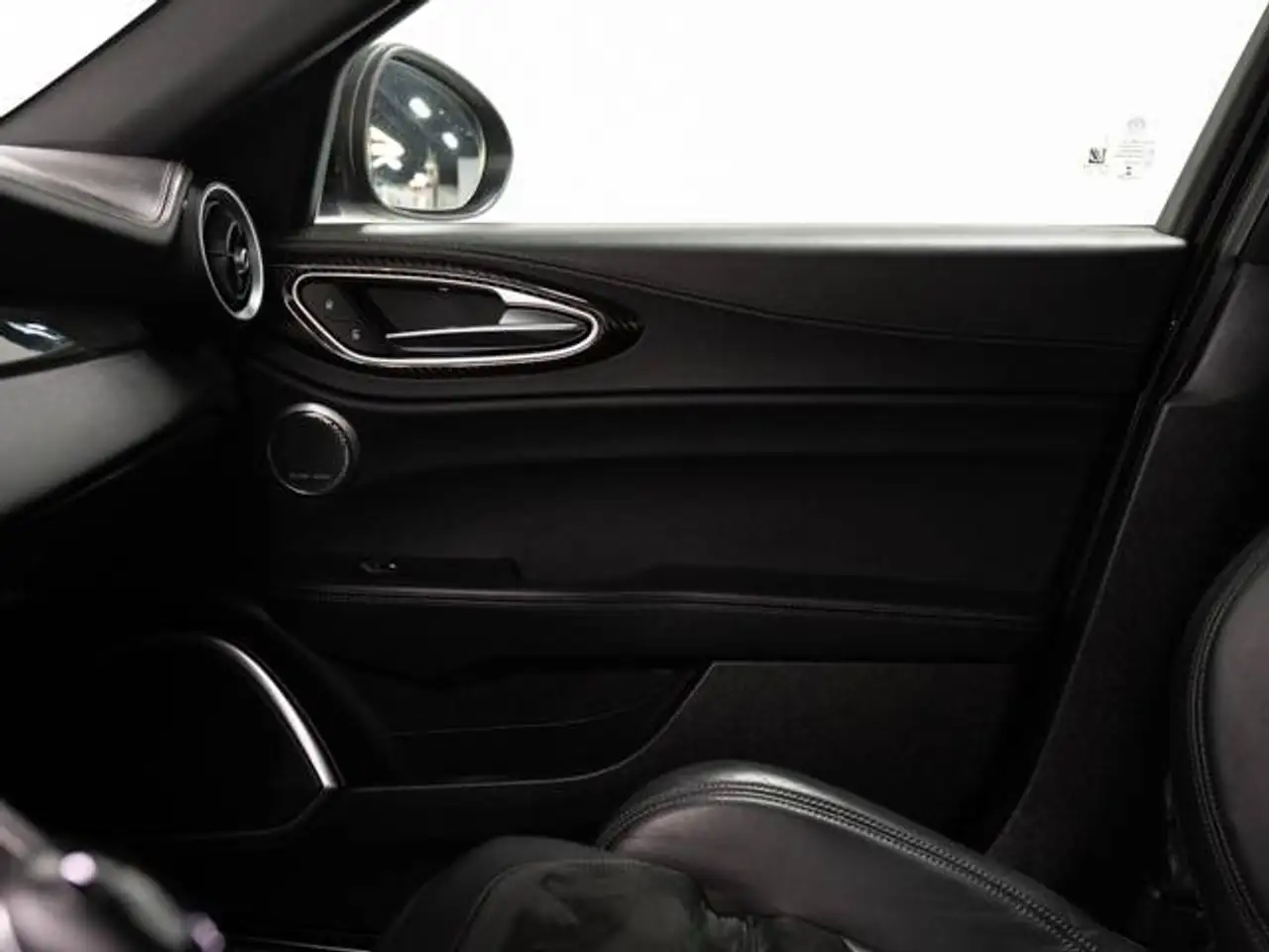 Alfa Romeo Giulia снимка Alfa Romeo Giulia