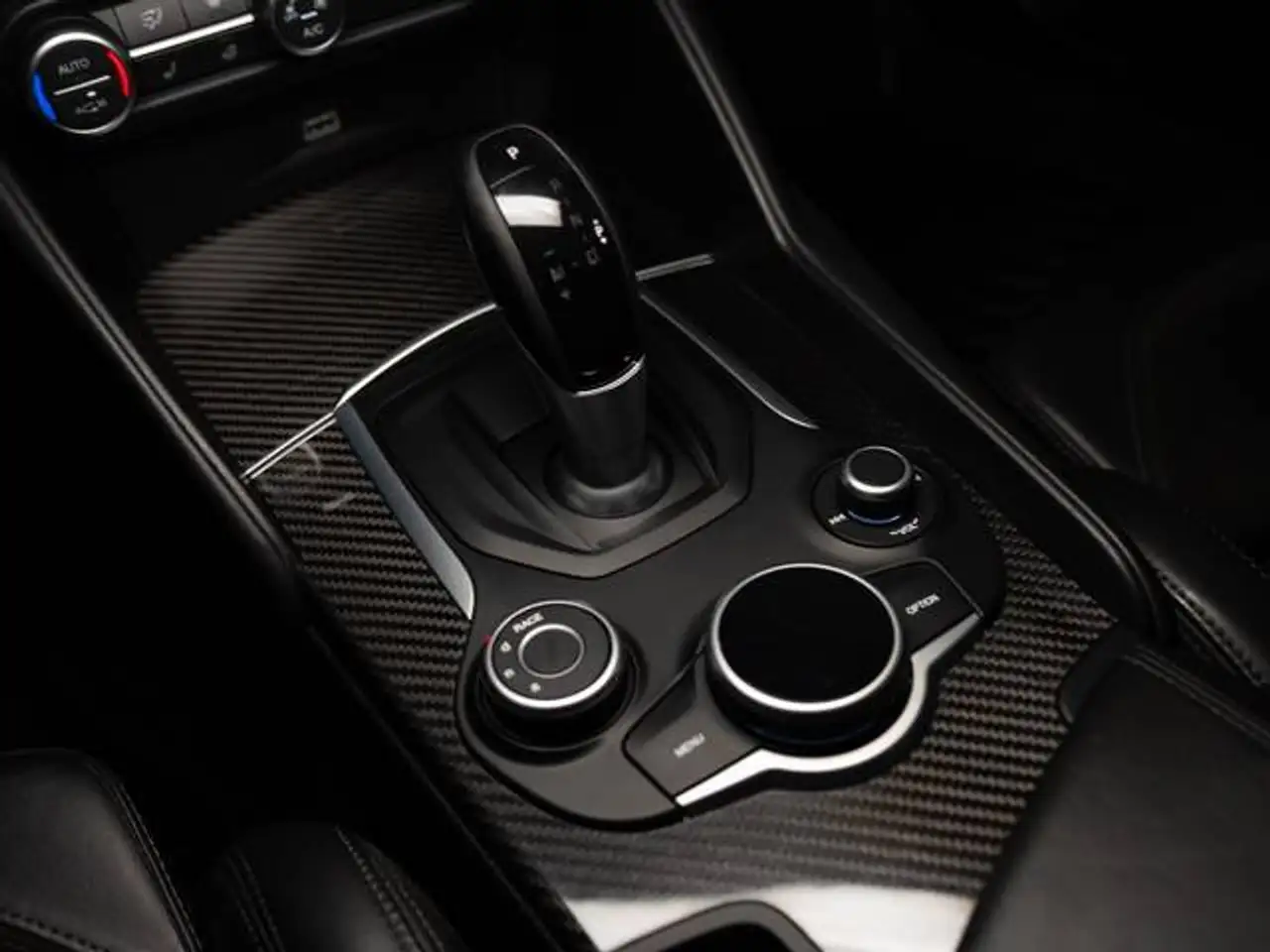 Alfa Romeo Giulia снимка Alfa Romeo Giulia