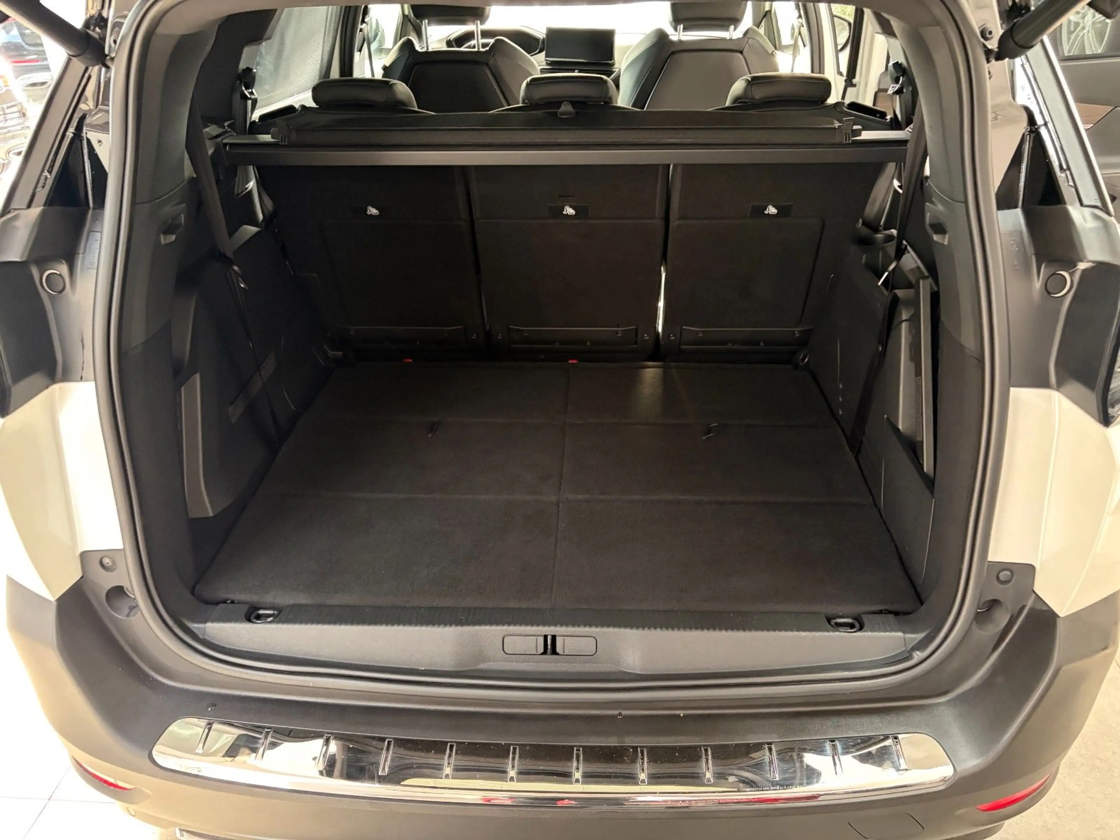 Peugeot 5008 2.0 Blue-HDi GT 7-Sitze *ACC*FOCAL*LED*360° — photo 19