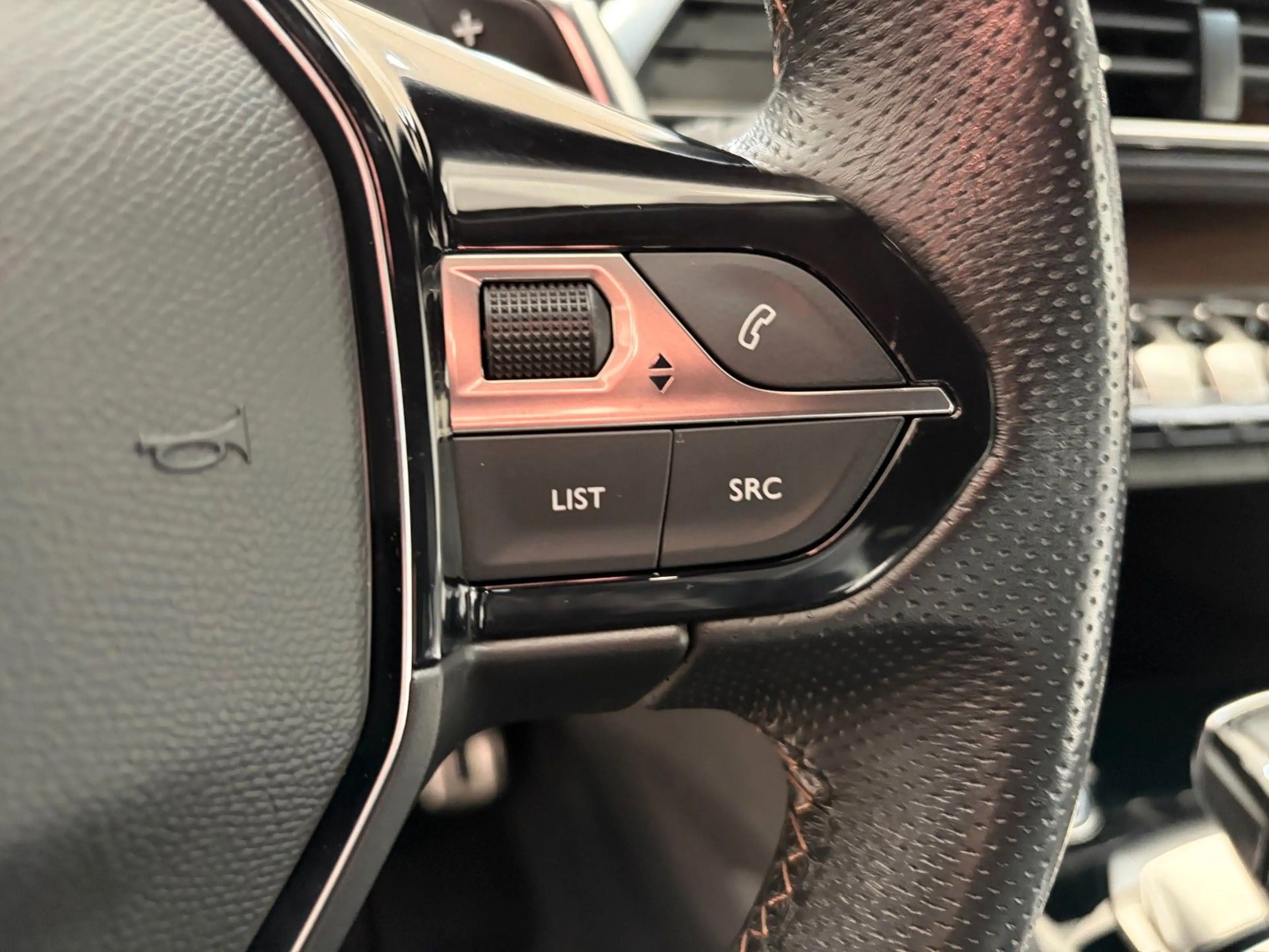 Peugeot 5008 2.0 Blue-HDi GT 7-Sitze *ACC*FOCAL*LED*360° — photo 31
