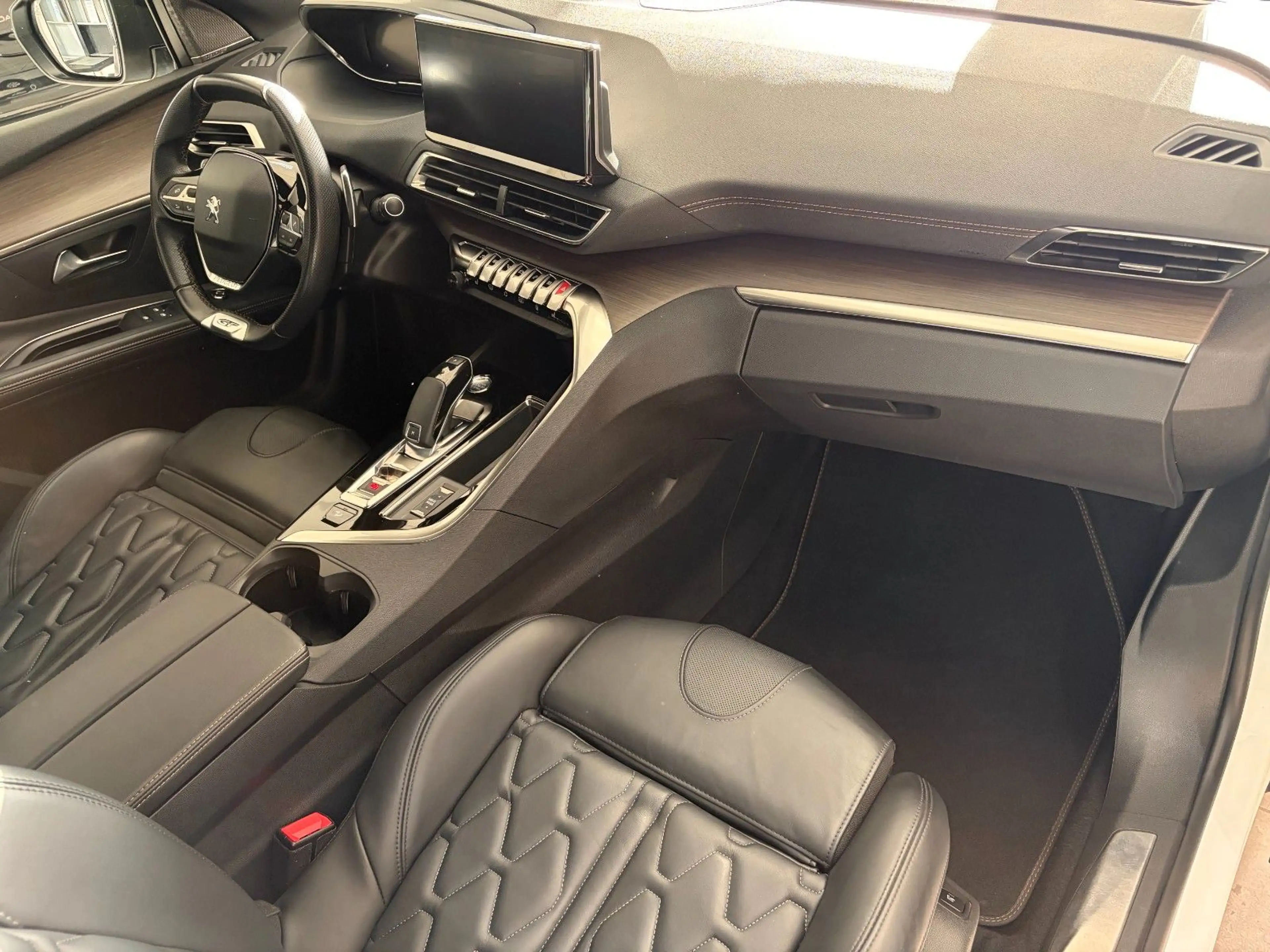 Peugeot 5008 2.0 Blue-HDi GT 7-Sitze *ACC*FOCAL*LED*360° — photo 42