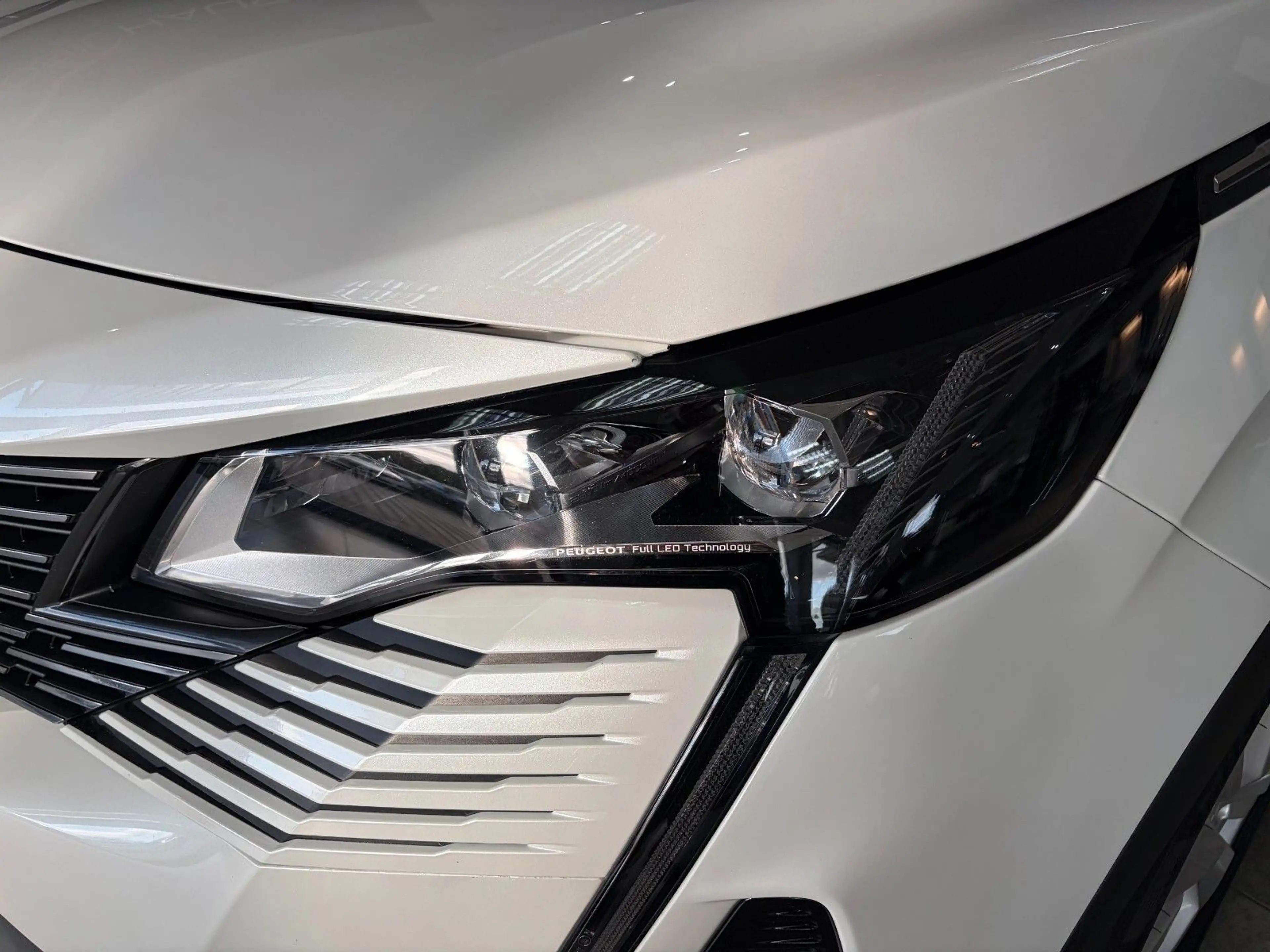 Peugeot 5008 2.0 Blue-HDi GT 7-Sitze *ACC*FOCAL*LED*360° — photo 13