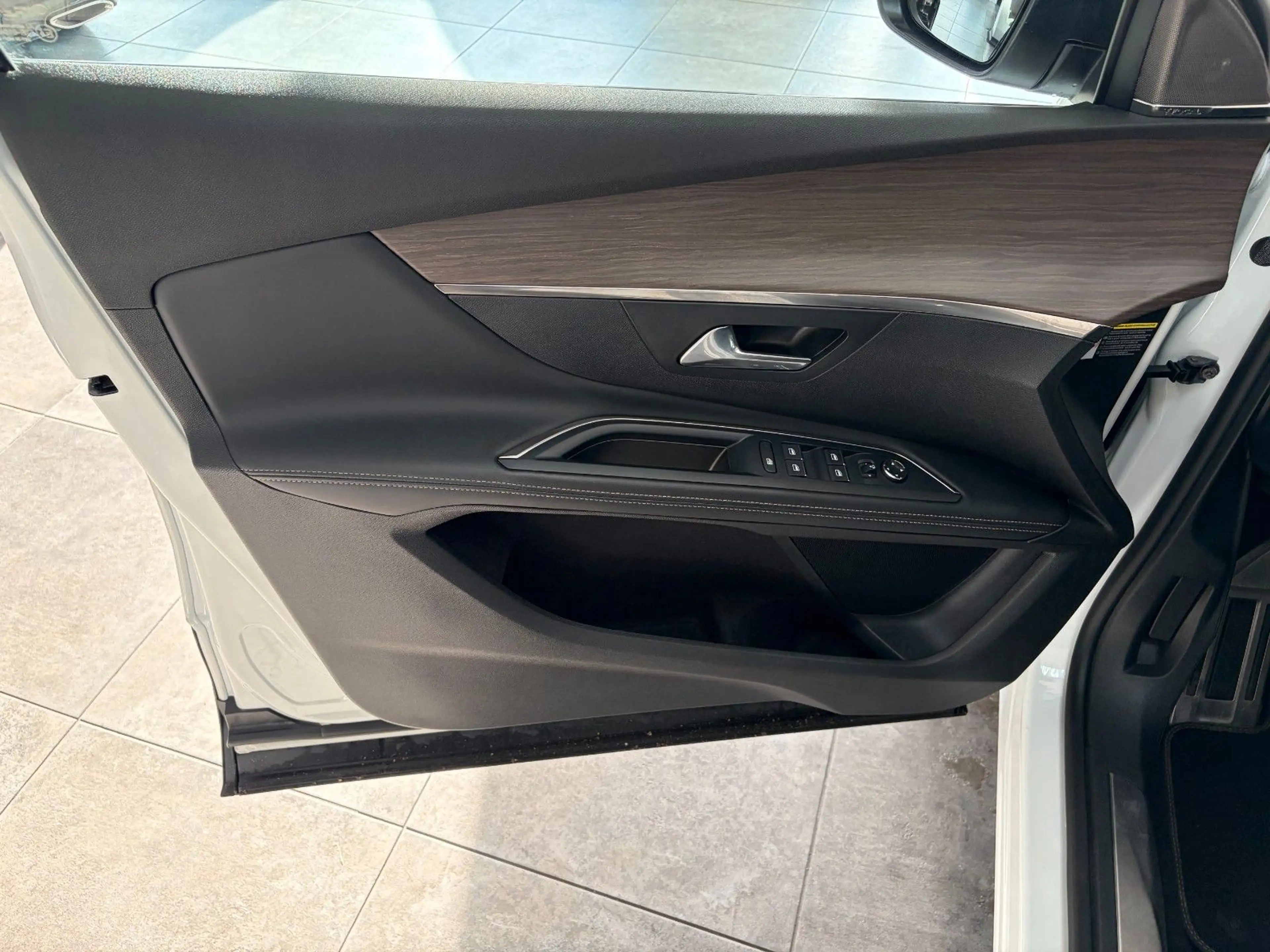 Peugeot 5008 2.0 Blue-HDi GT 7-Sitze *ACC*FOCAL*LED*360° — photo 27