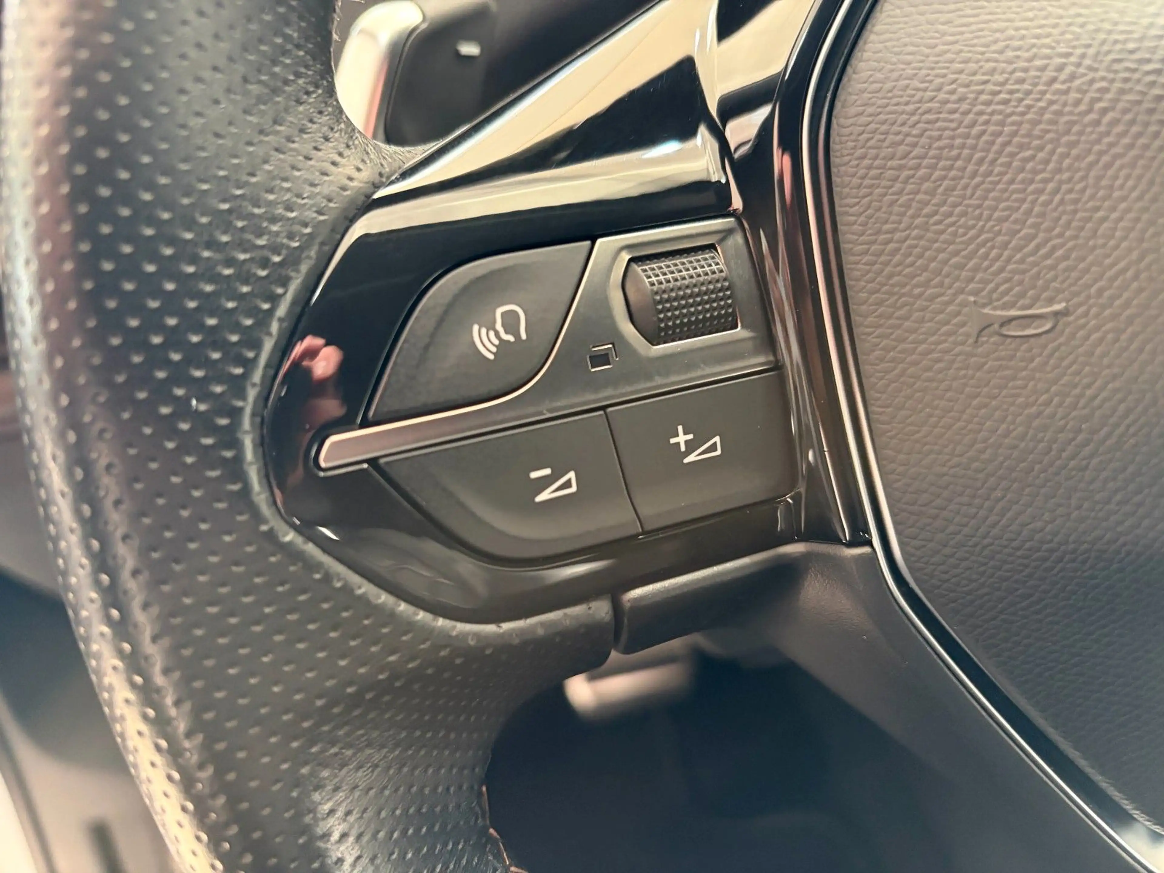 Peugeot 5008 2.0 Blue-HDi GT 7-Sitze *ACC*FOCAL*LED*360° — photo 21