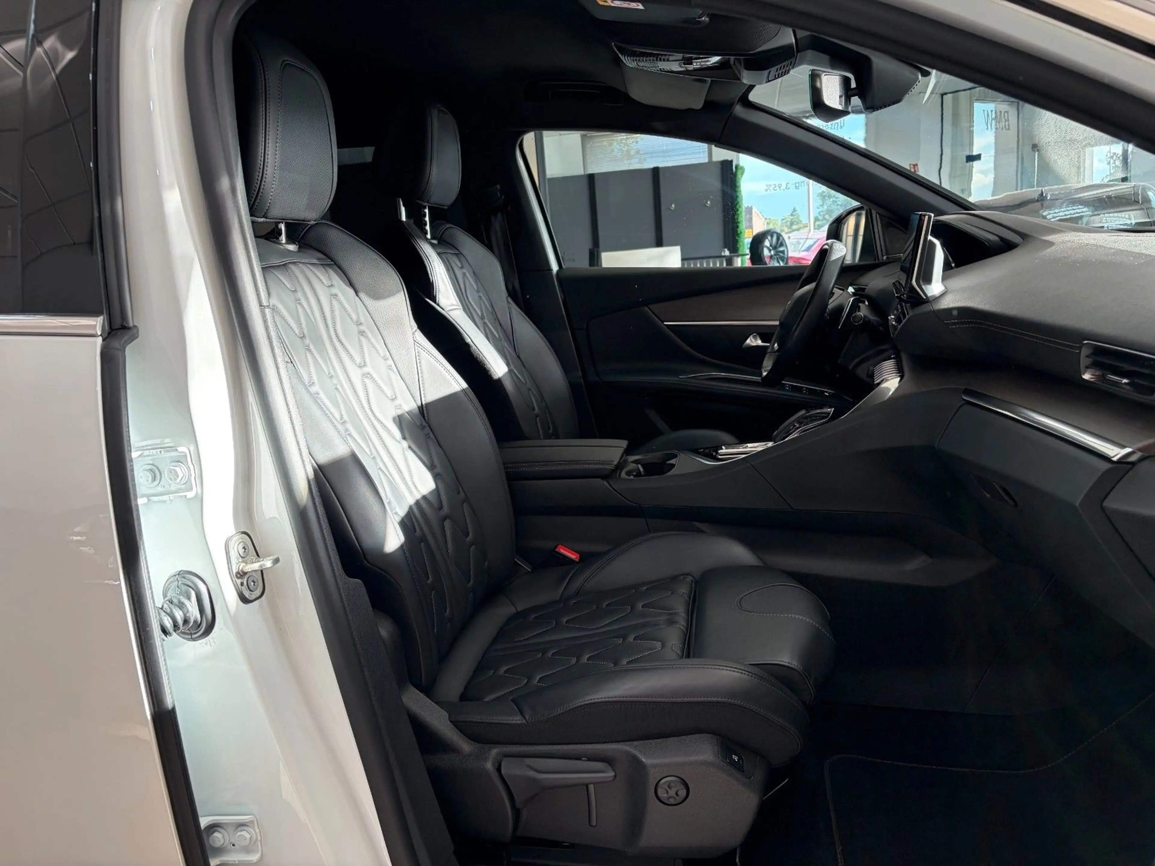 Peugeot 5008 2.0 Blue-HDi GT 7-Sitze *ACC*FOCAL*LED*360° — photo 40