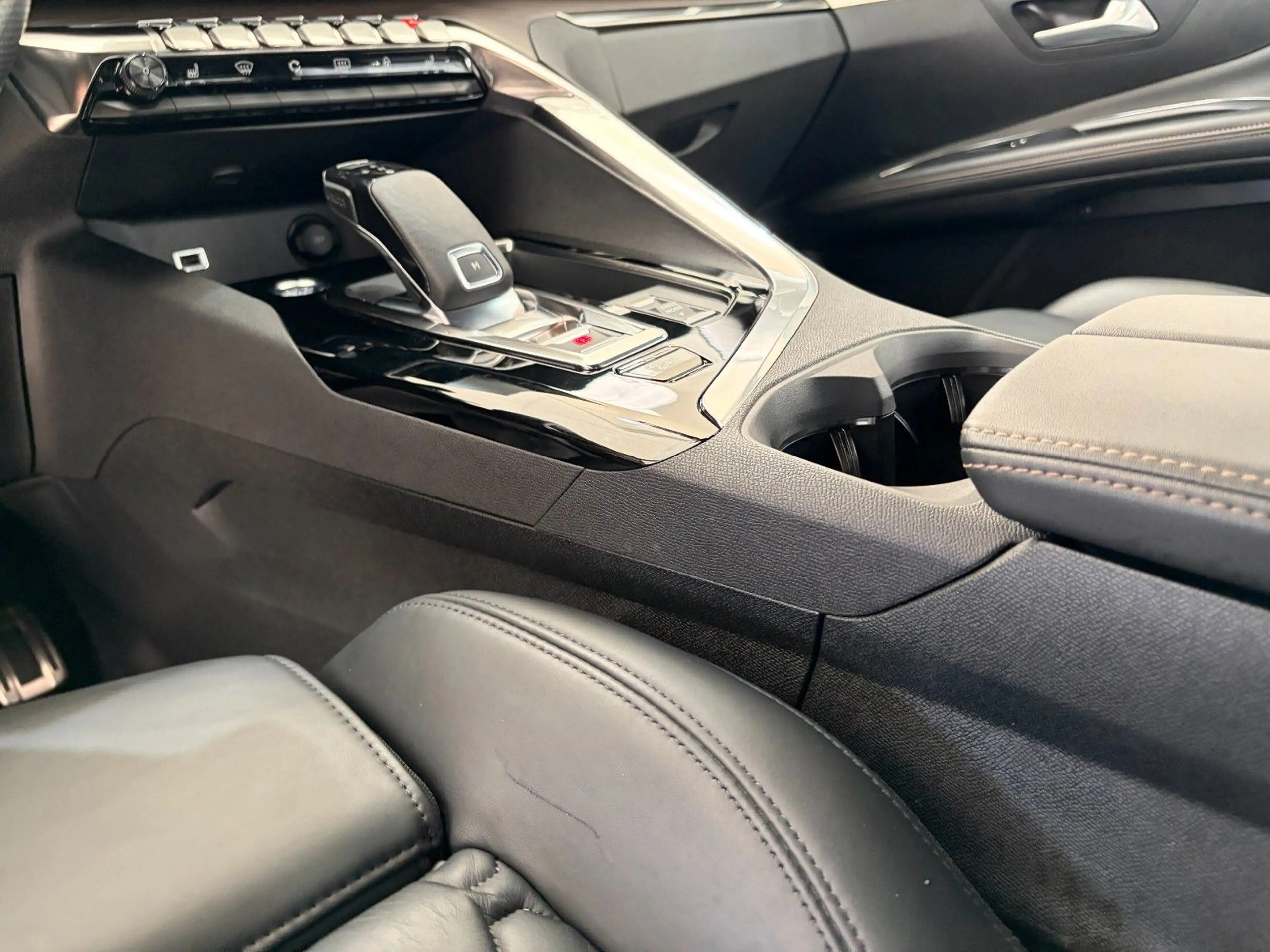 Peugeot 5008 2.0 Blue-HDi GT 7-Sitze *ACC*FOCAL*LED*360° — photo 41