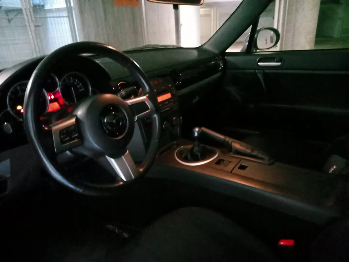 Mazda MX-5 Roadster Coupe 1.8 Wind Šedá - 2