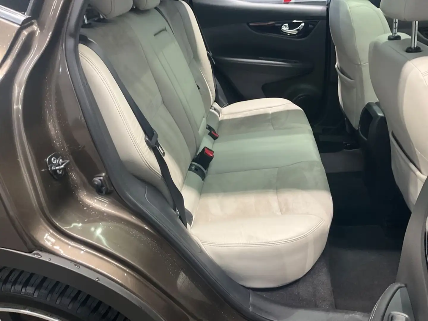 Nissan Qashqai Qashqai+1.2+DIG-T+Xtronic+TEKNA Braun - 2