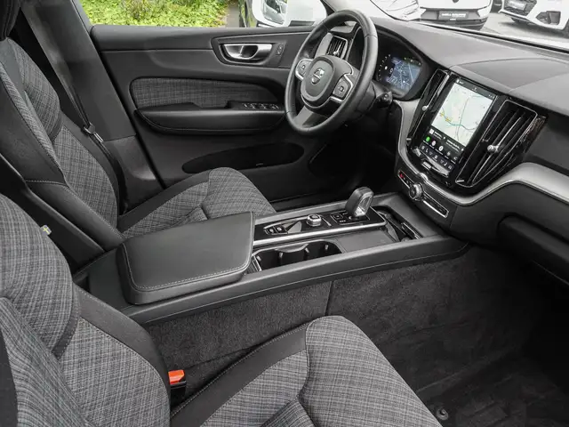 Volvo XC60 view 9