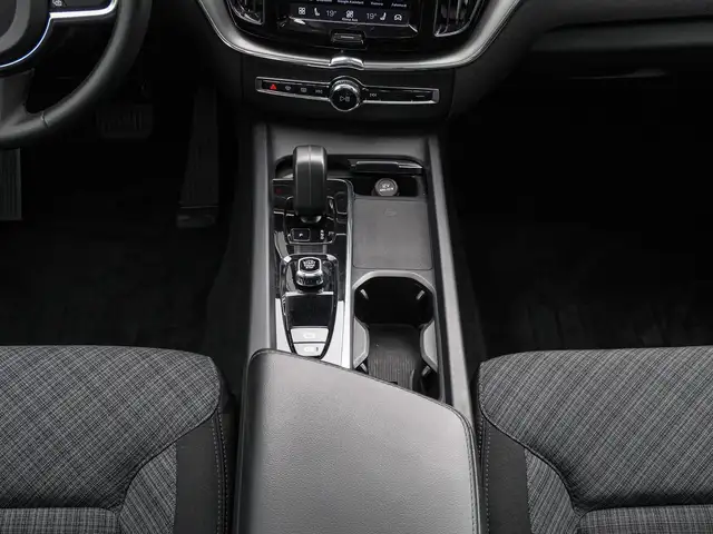 Volvo XC60 view 14